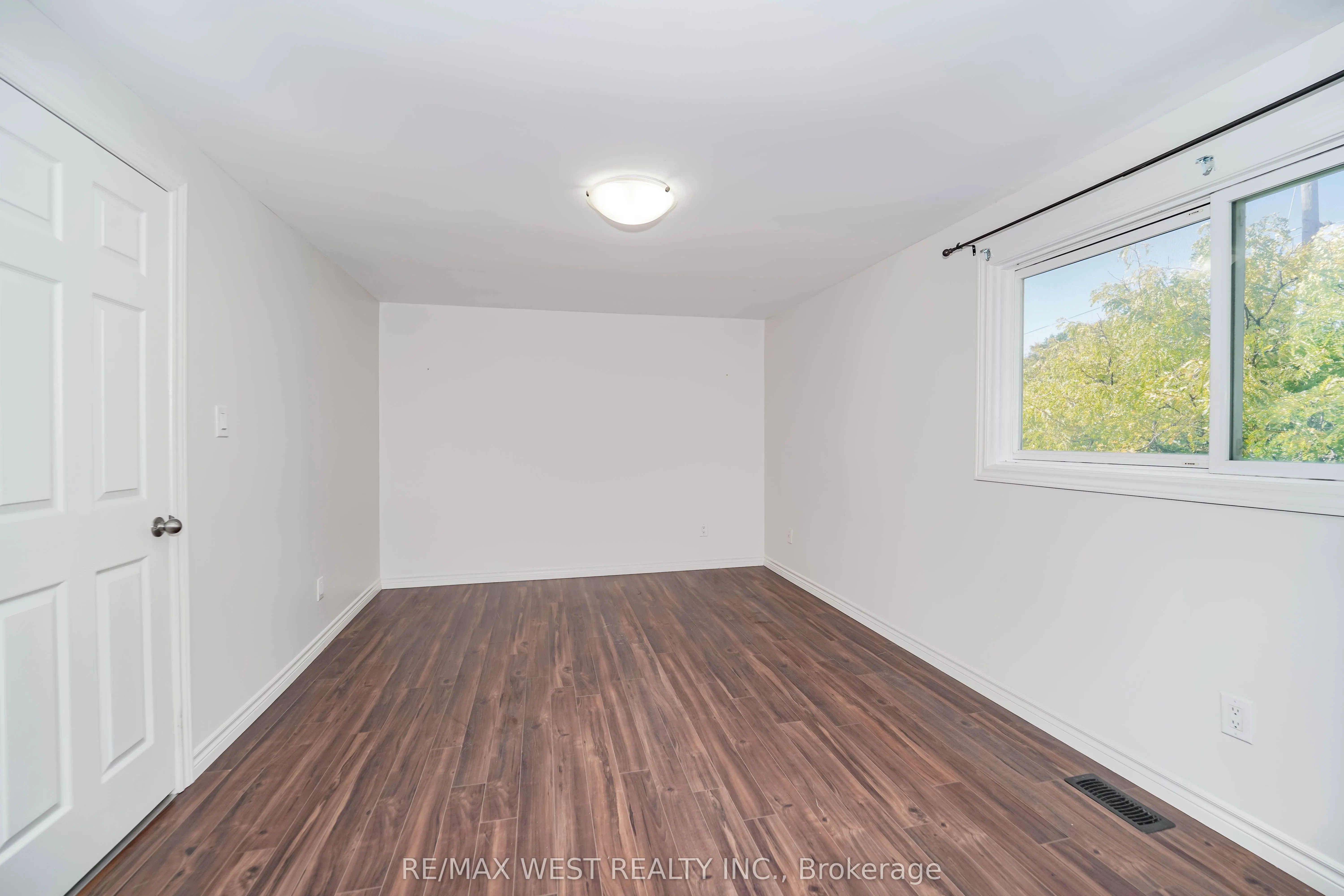 1133 Ritson Road N, #96