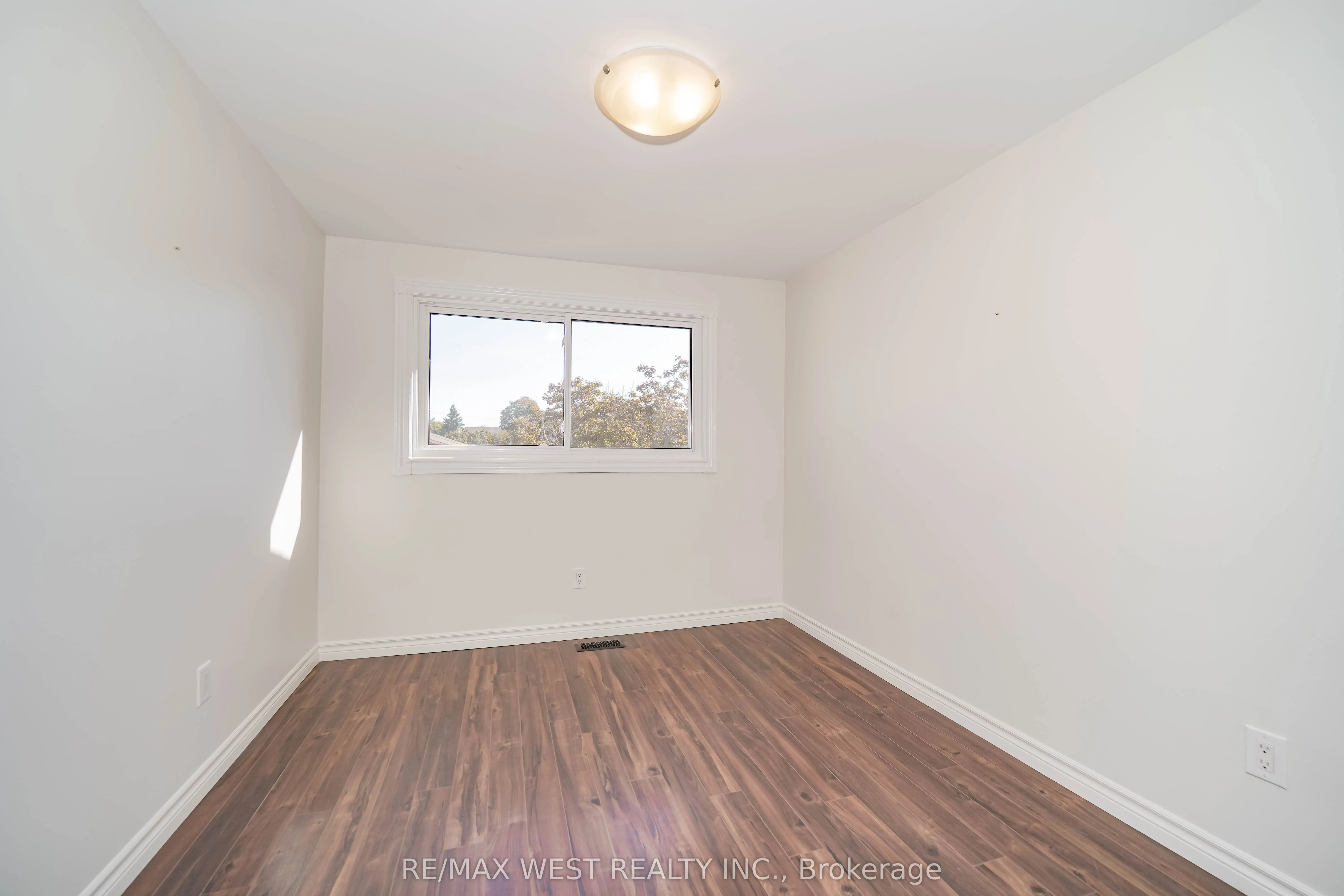 1133 Ritson Road N, #96