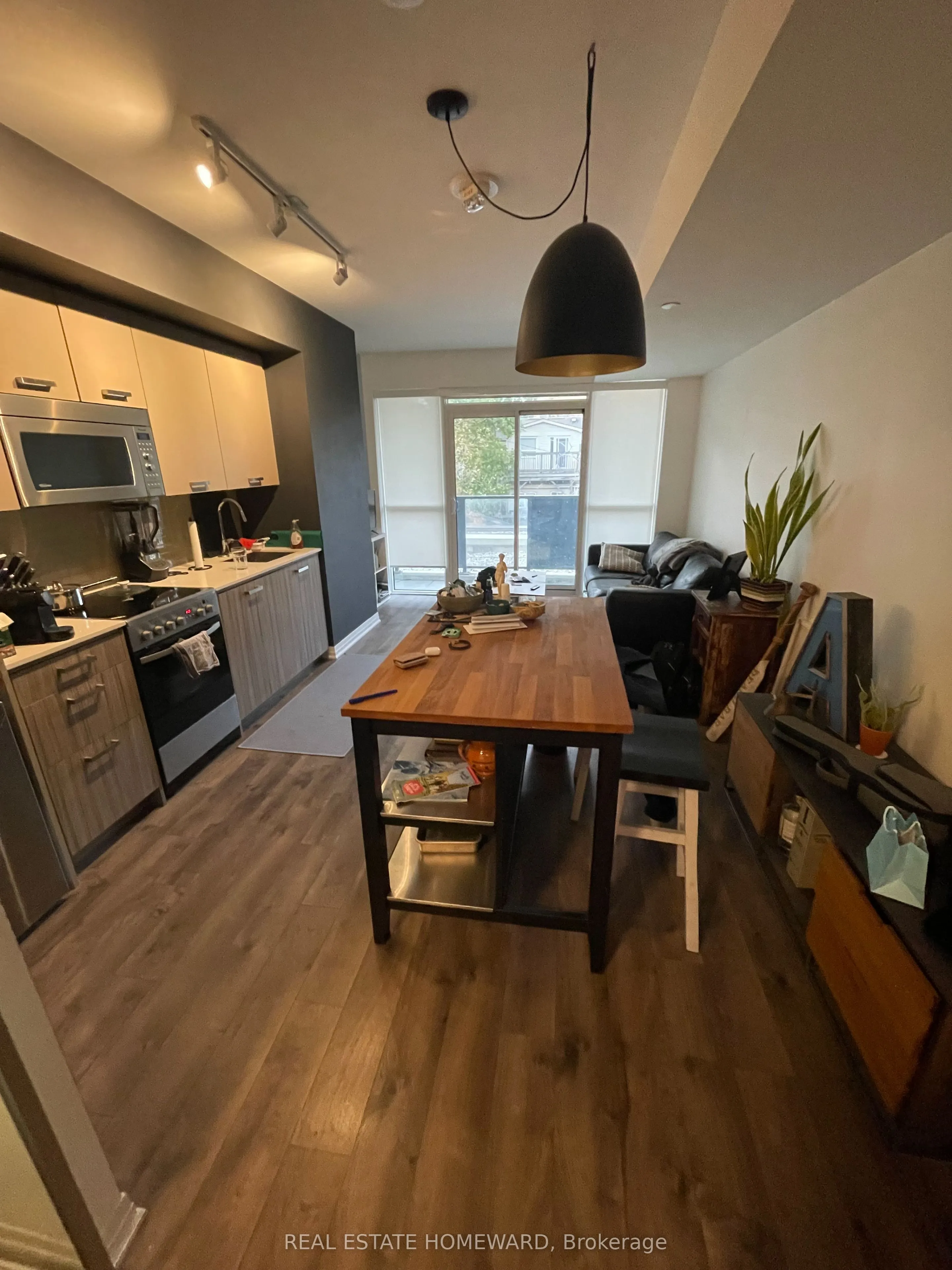 1630 Queen Street, #213