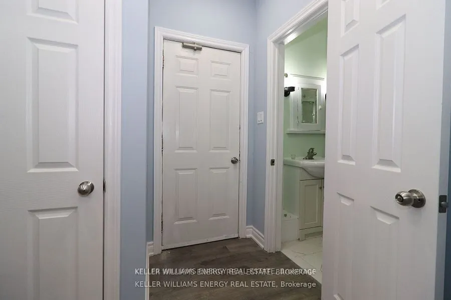 84 Simcoe Street N, #2
