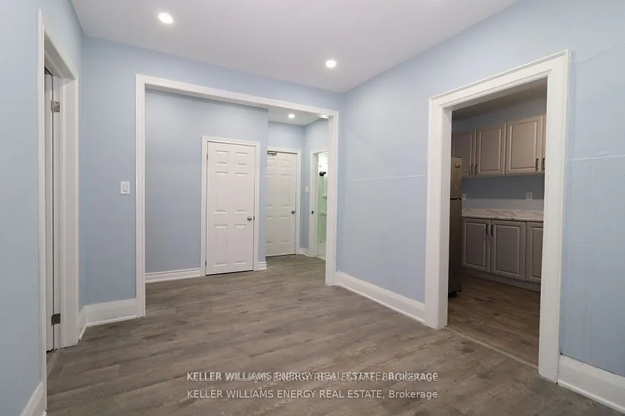 84 Simcoe Street N, #2