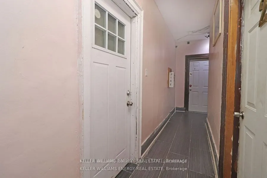 84 Simcoe Street N, #2