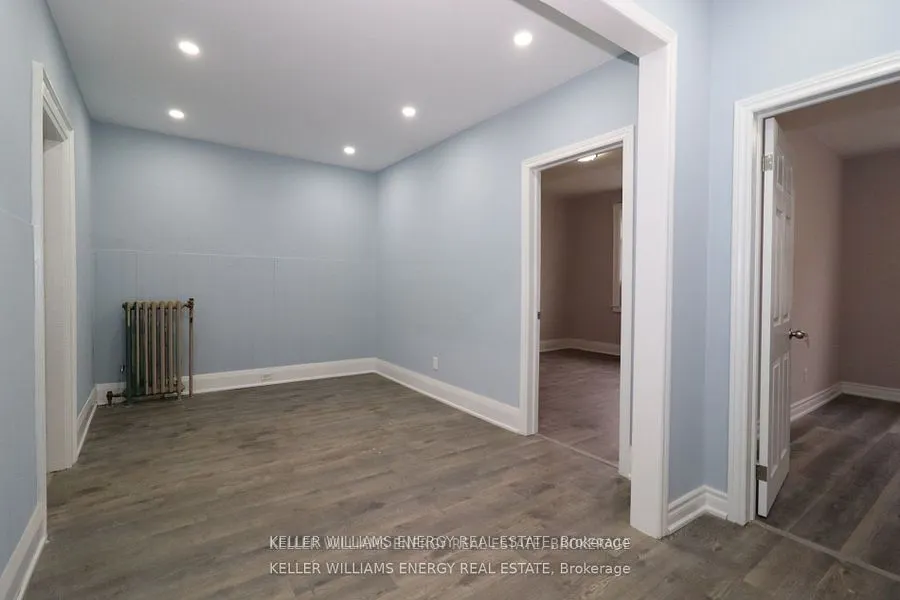84 Simcoe Street N, #2