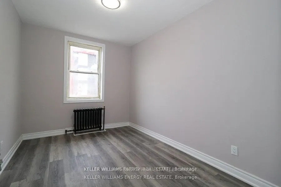 84 Simcoe Street N, #2