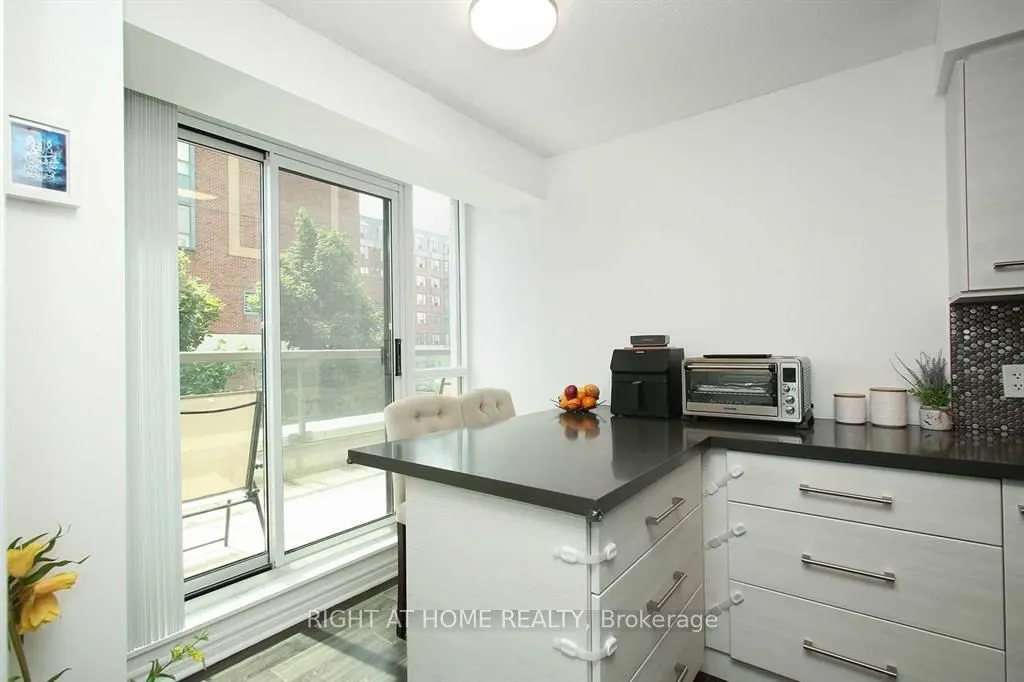 68 Grangeway Avenue, #210