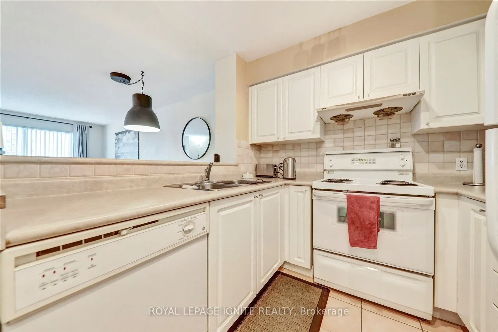 11 Lee Centre Drive, #615