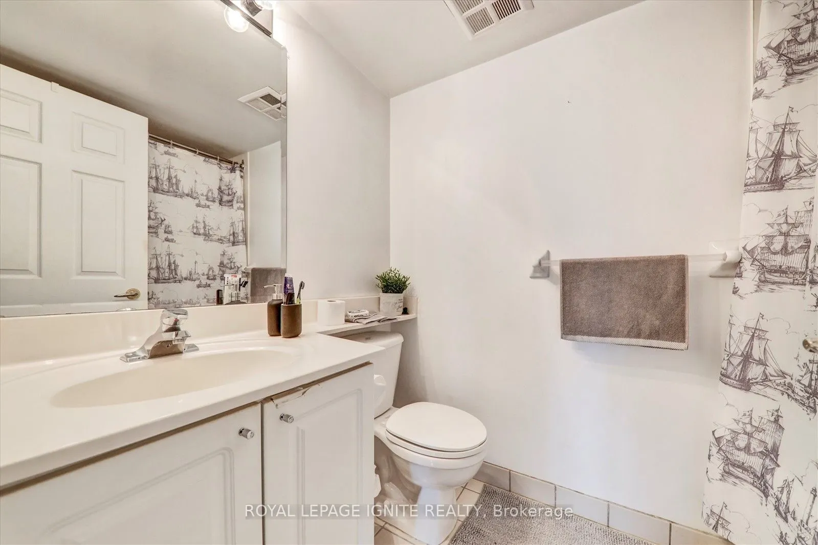 11 Lee Centre Drive, #615