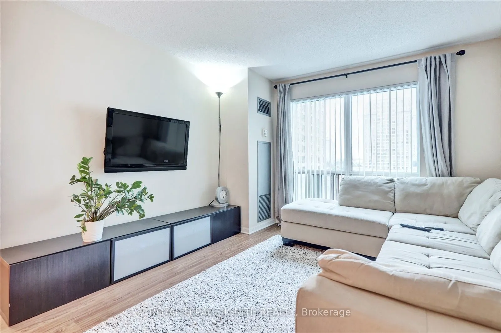 11 Lee Centre Drive, #615