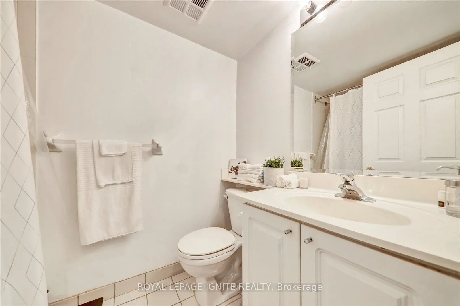 11 Lee Centre Drive, #615