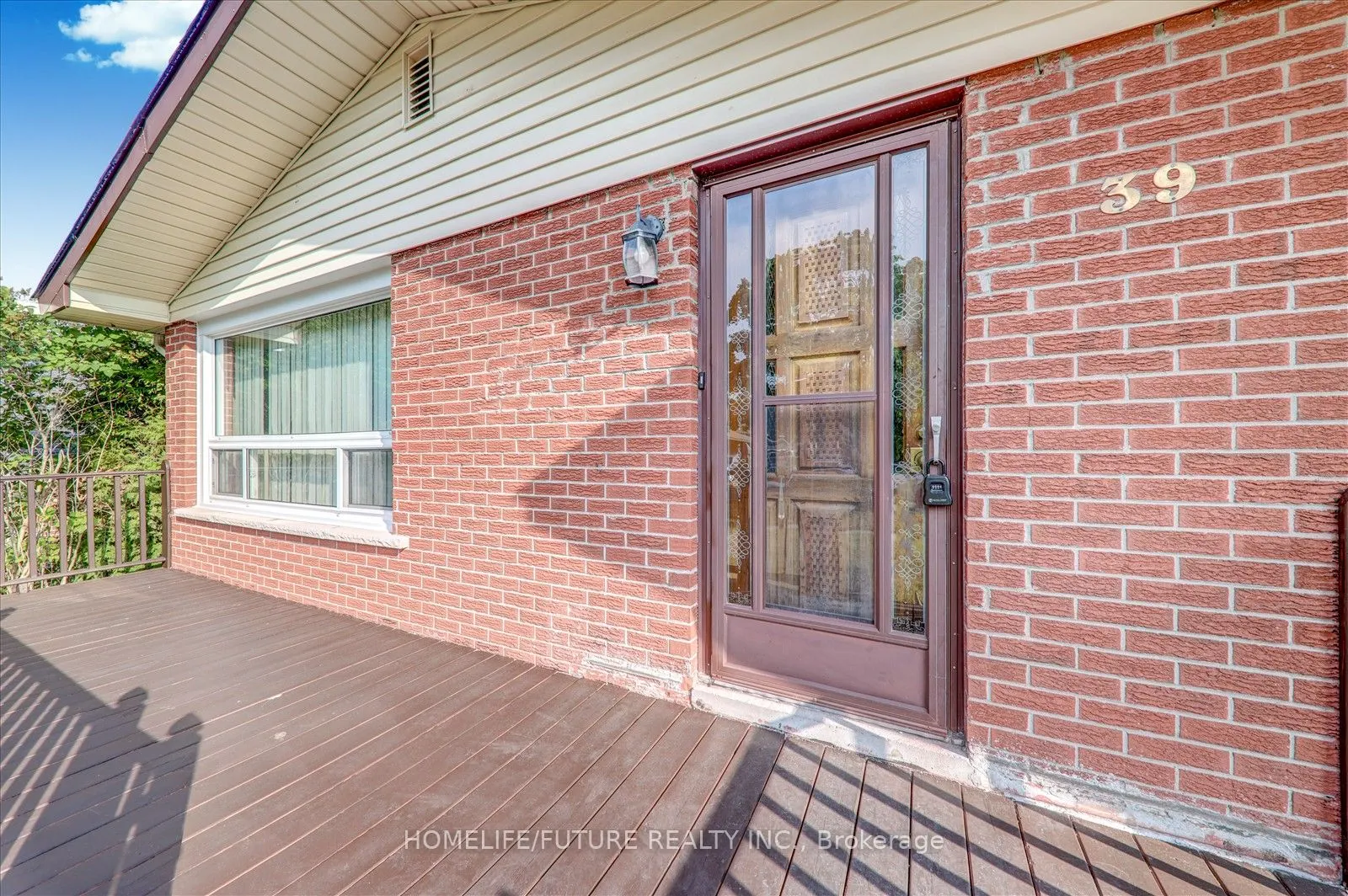 39 Cayuga Avenue