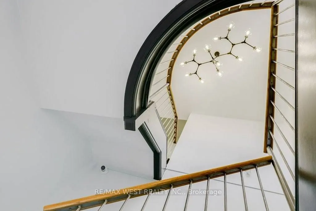 2083 Danforth Avenue, #202