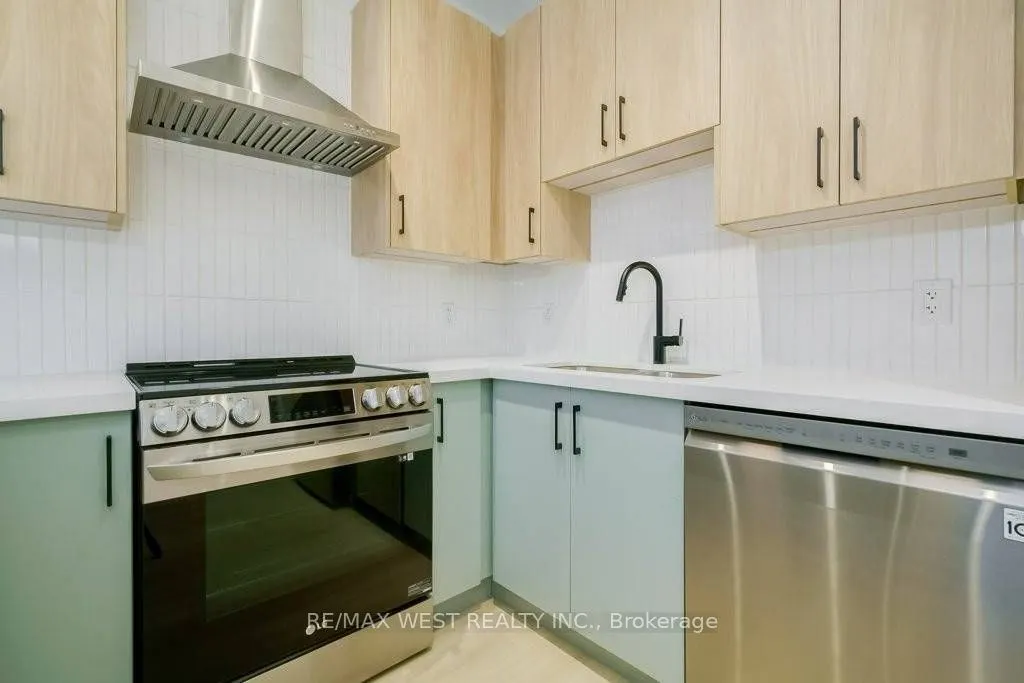 2083 Danforth Avenue, #202