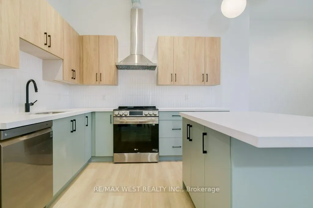 2083 Danforth Avenue, #202