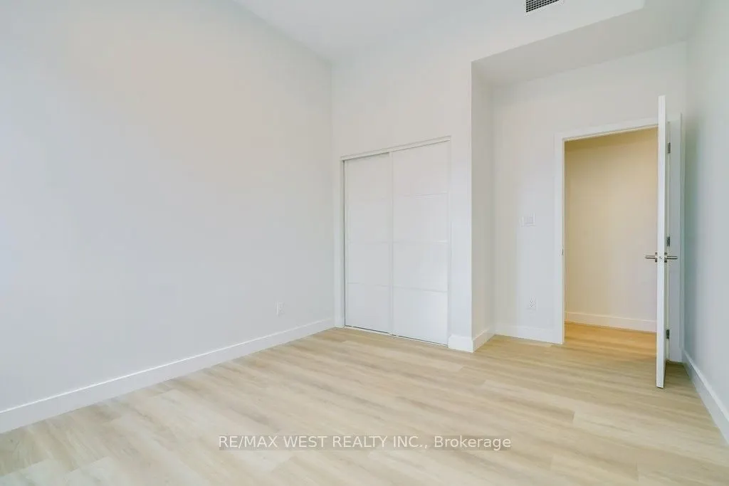 2083 Danforth Avenue, #202