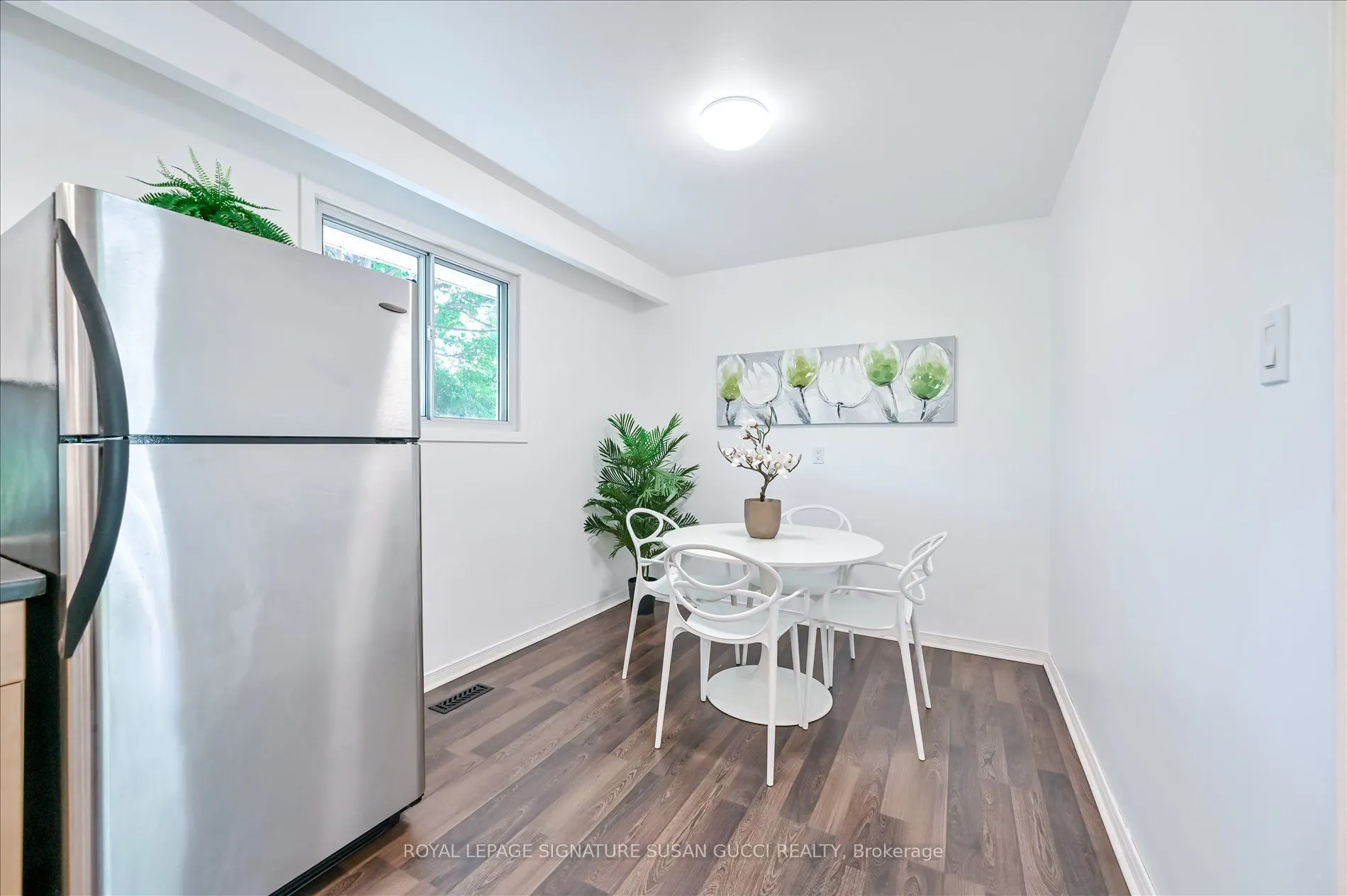 16 Munford Crescent