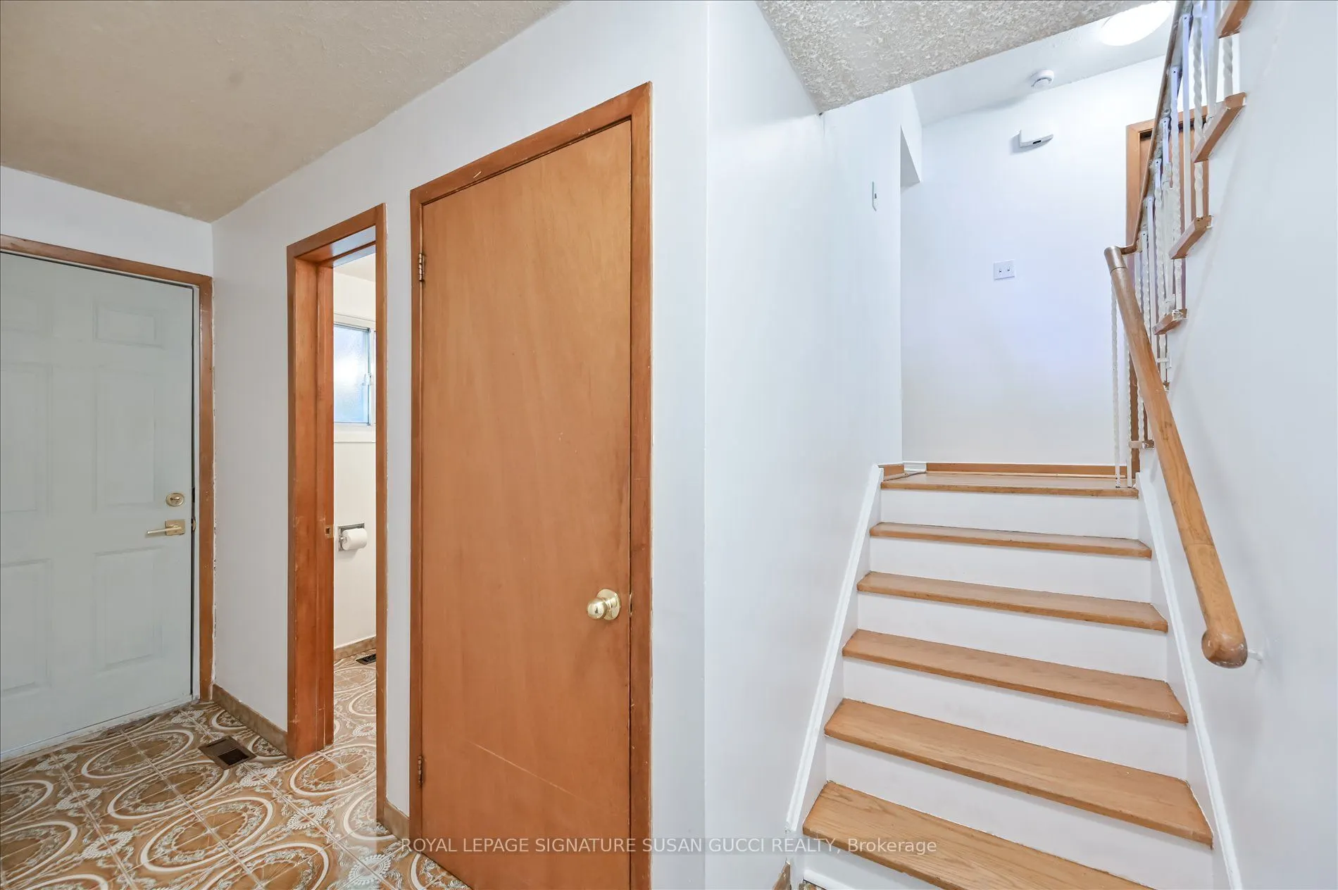16 Munford Crescent