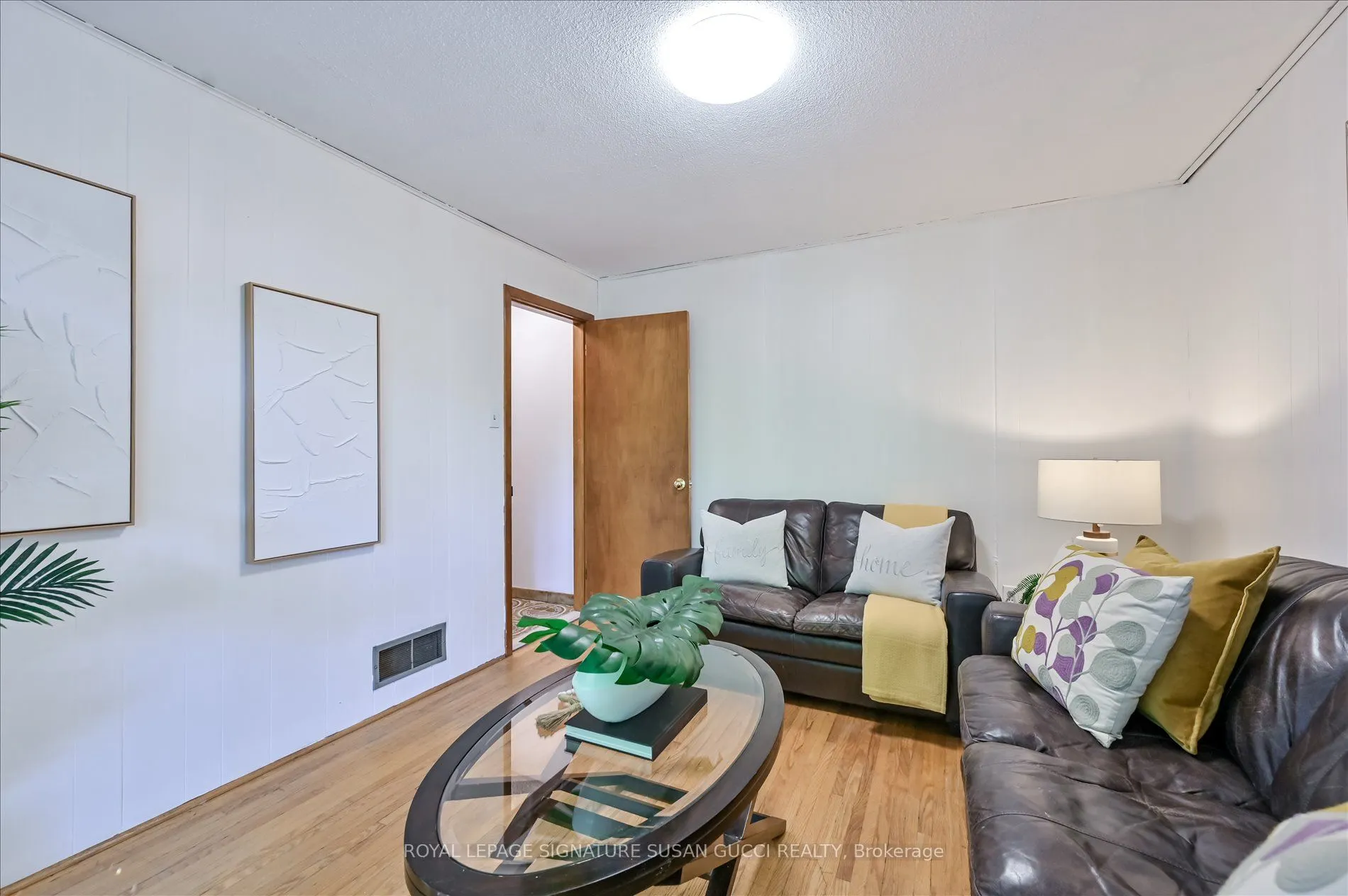 16 Munford Crescent