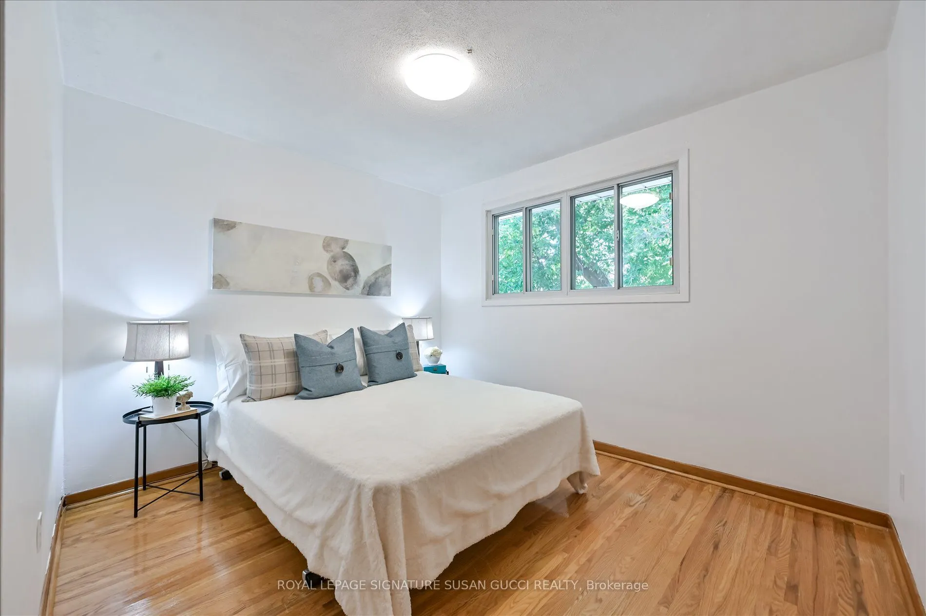 16 Munford Crescent