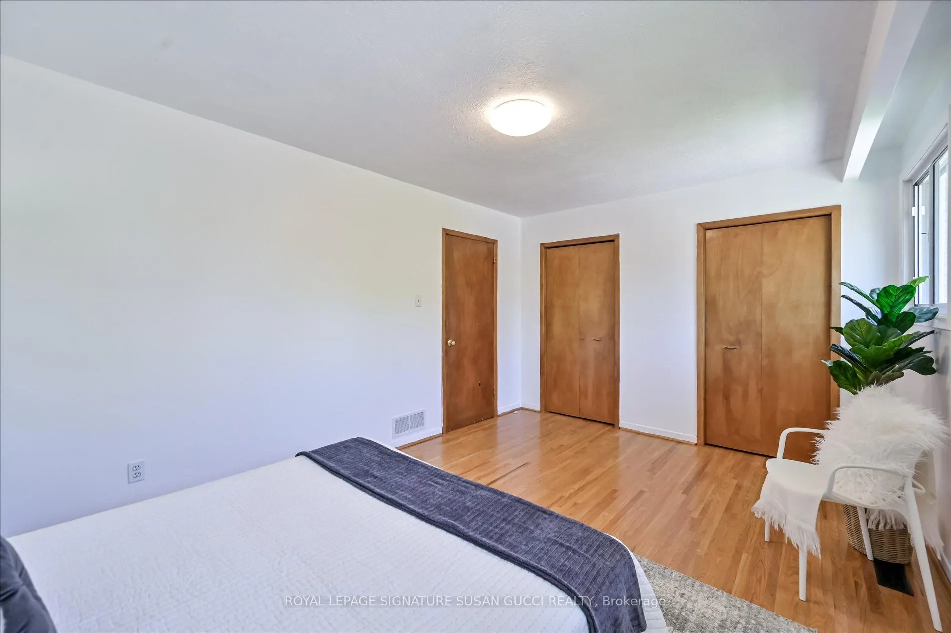 16 Munford Crescent
