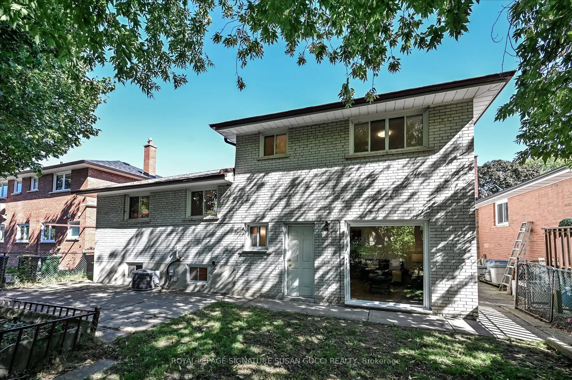 16 Munford Crescent