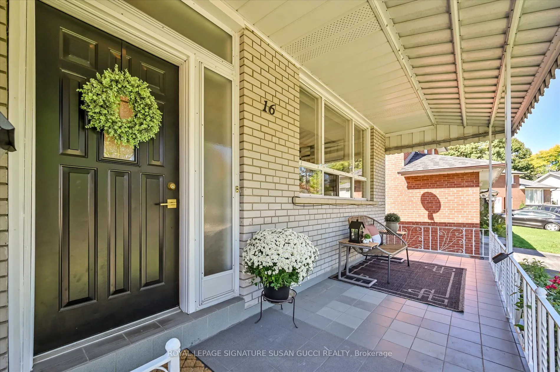 16 Munford Crescent