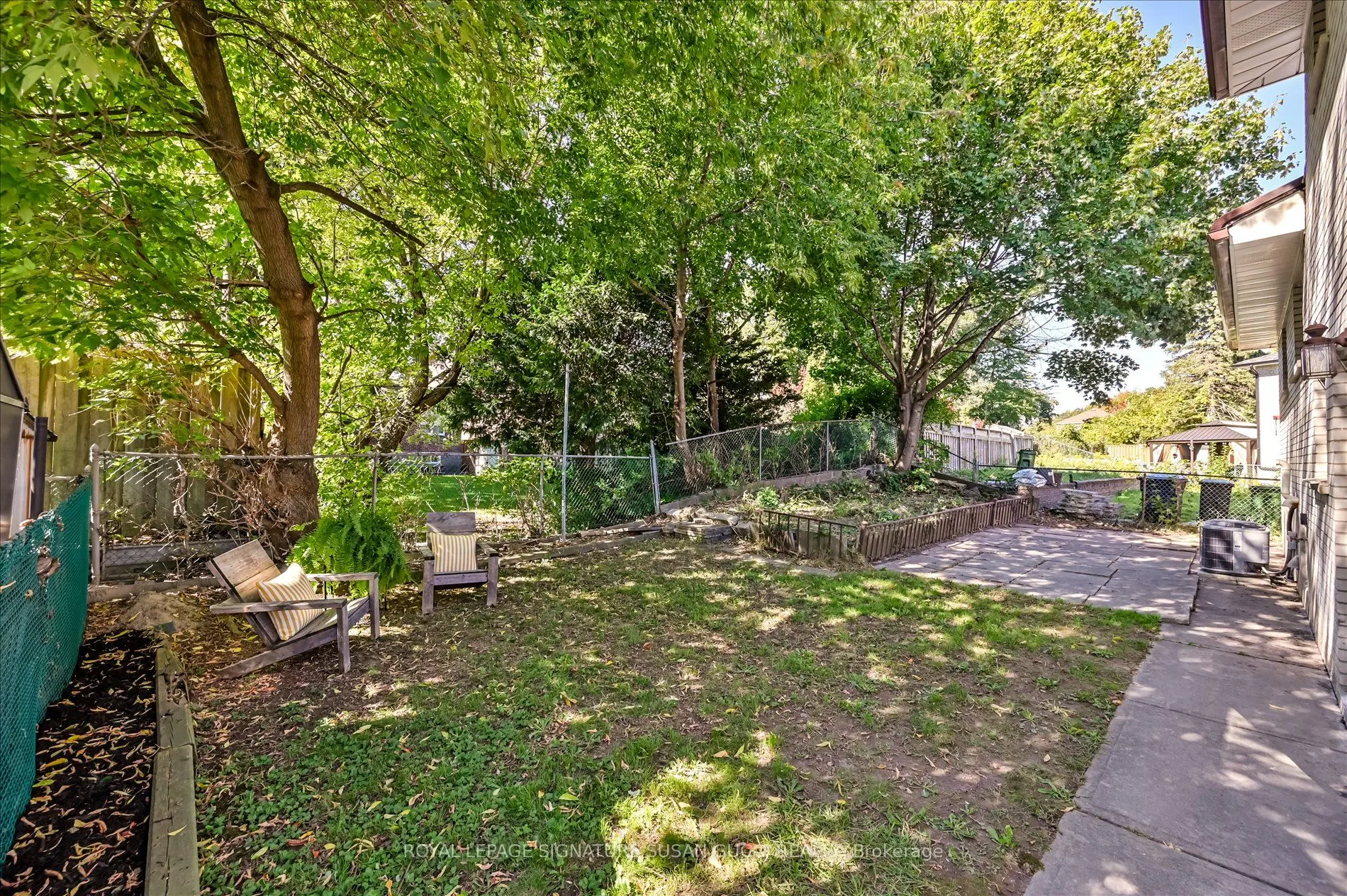 16 Munford Crescent