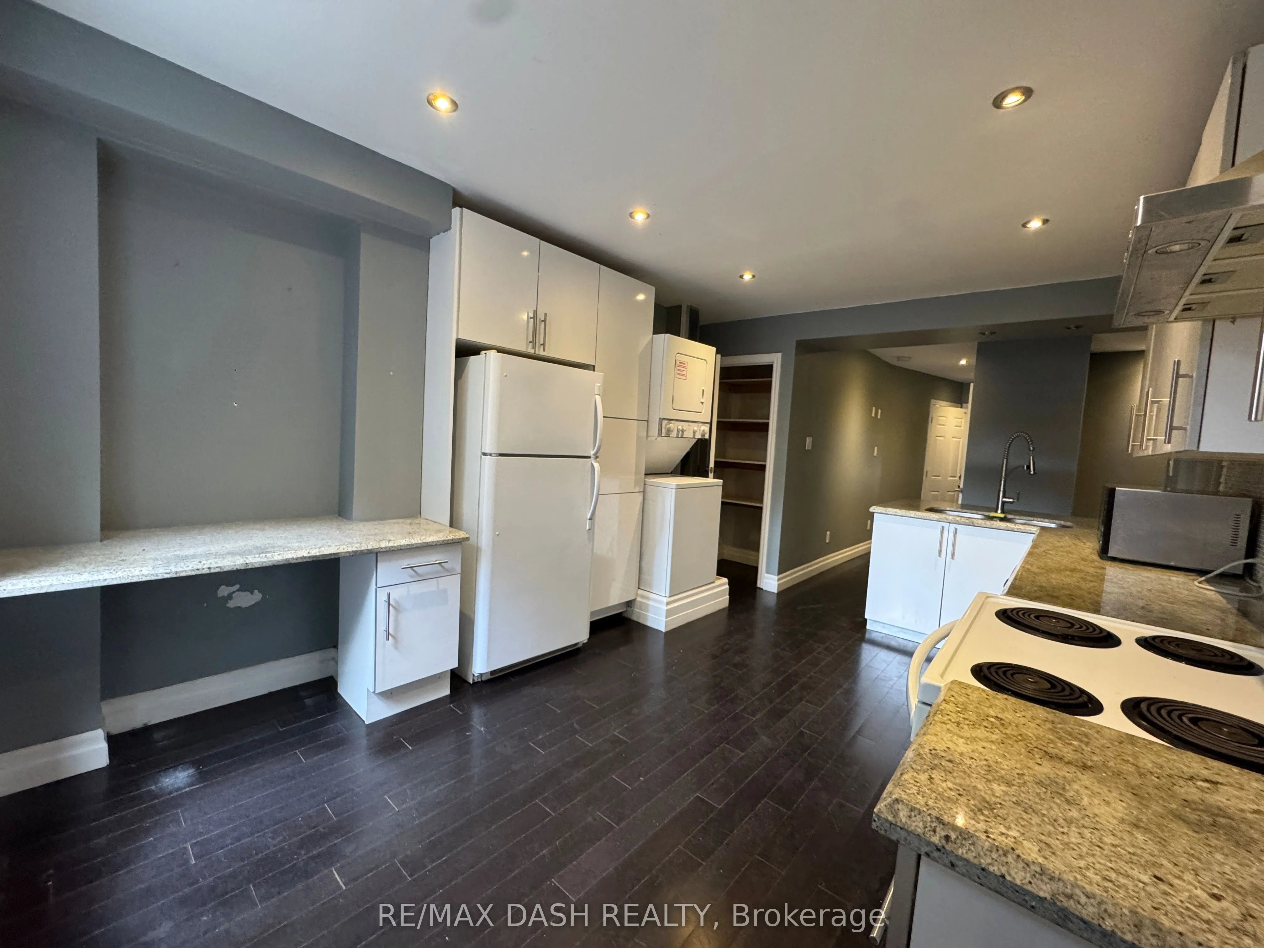 1531 Queen Street E, #Main fl