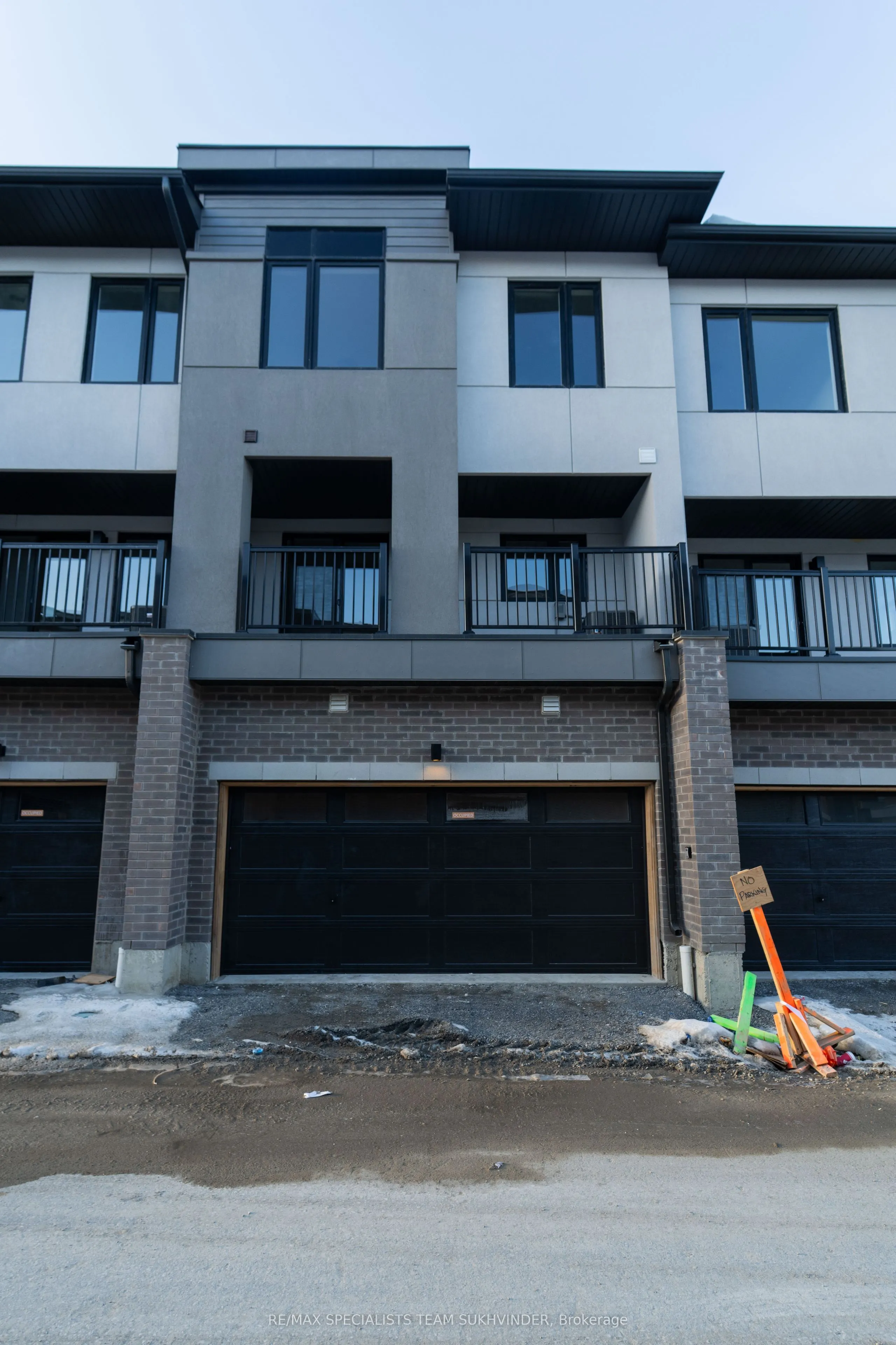 1695 Dersan Street, #808