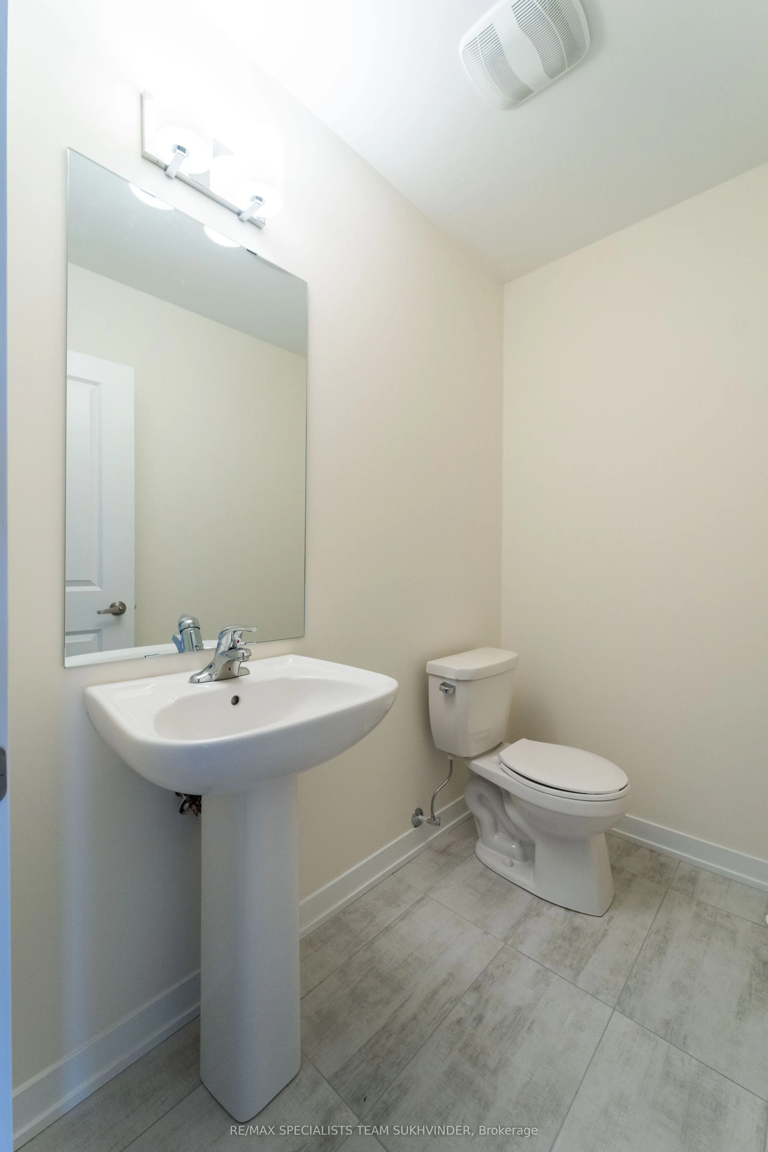 1695 Dersan Street, #808