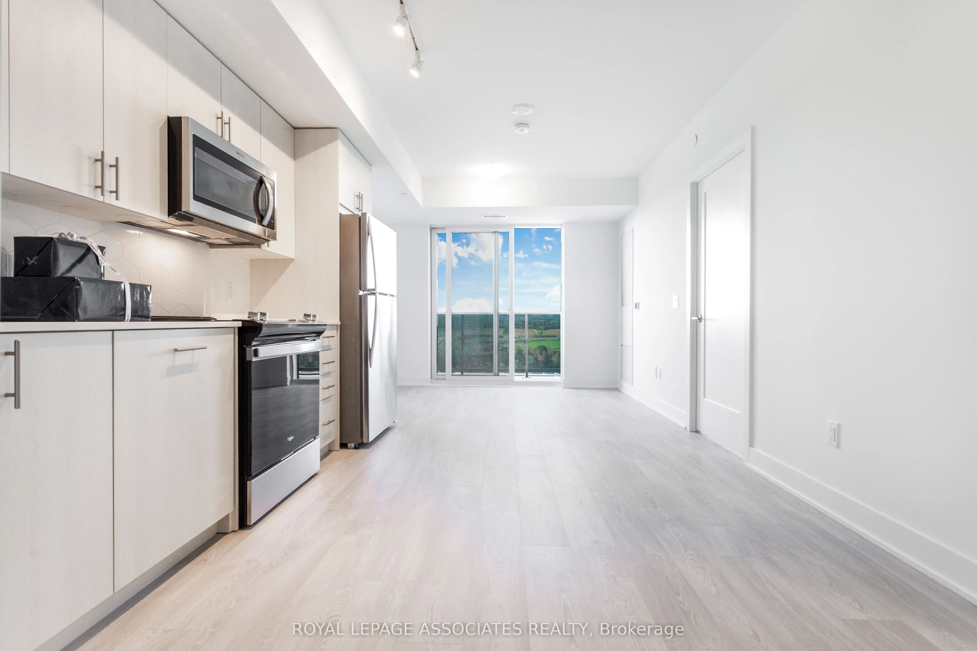 2545 Simcoe Street N, #1832