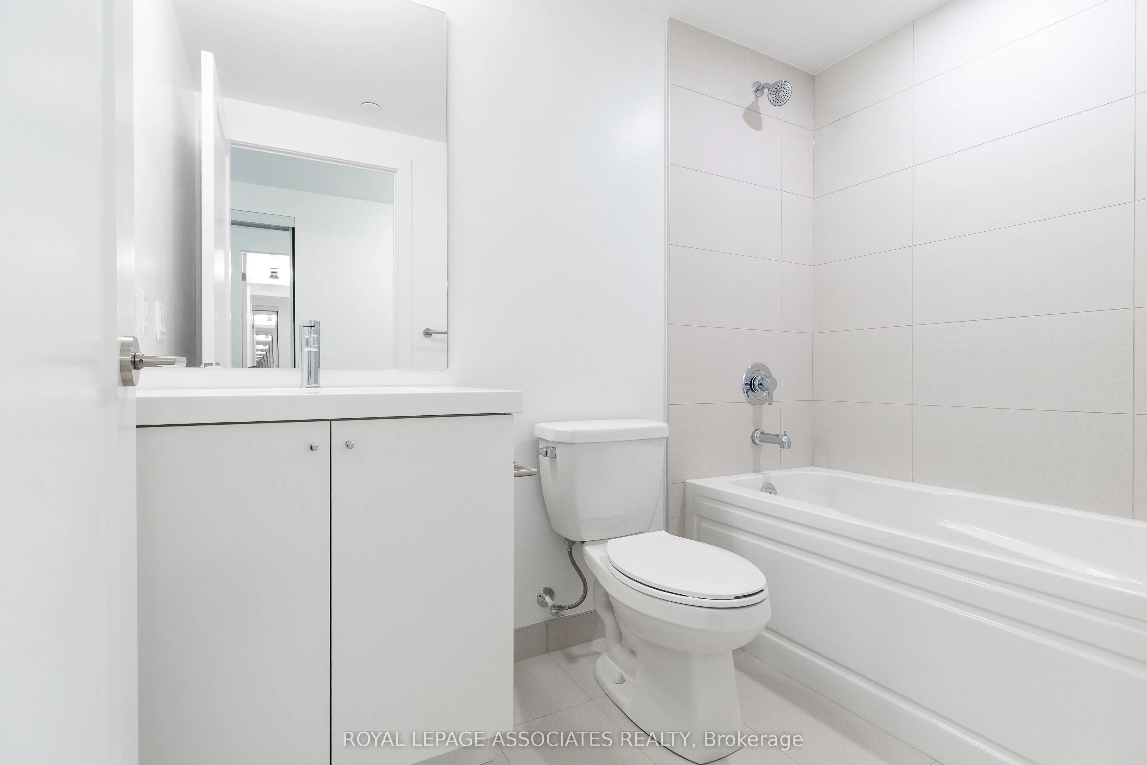 2545 Simcoe Street N, #1832