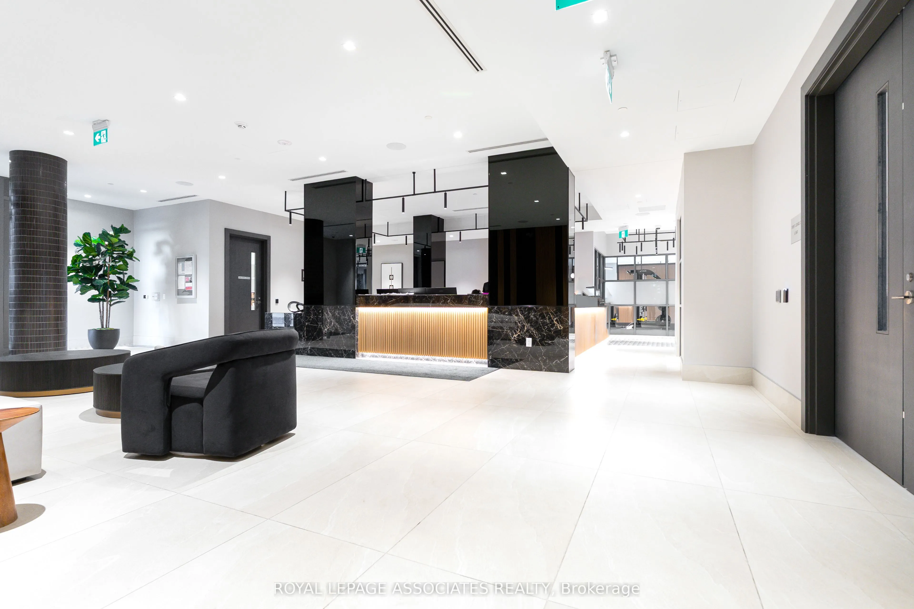 2545 Simcoe Street N, #1832