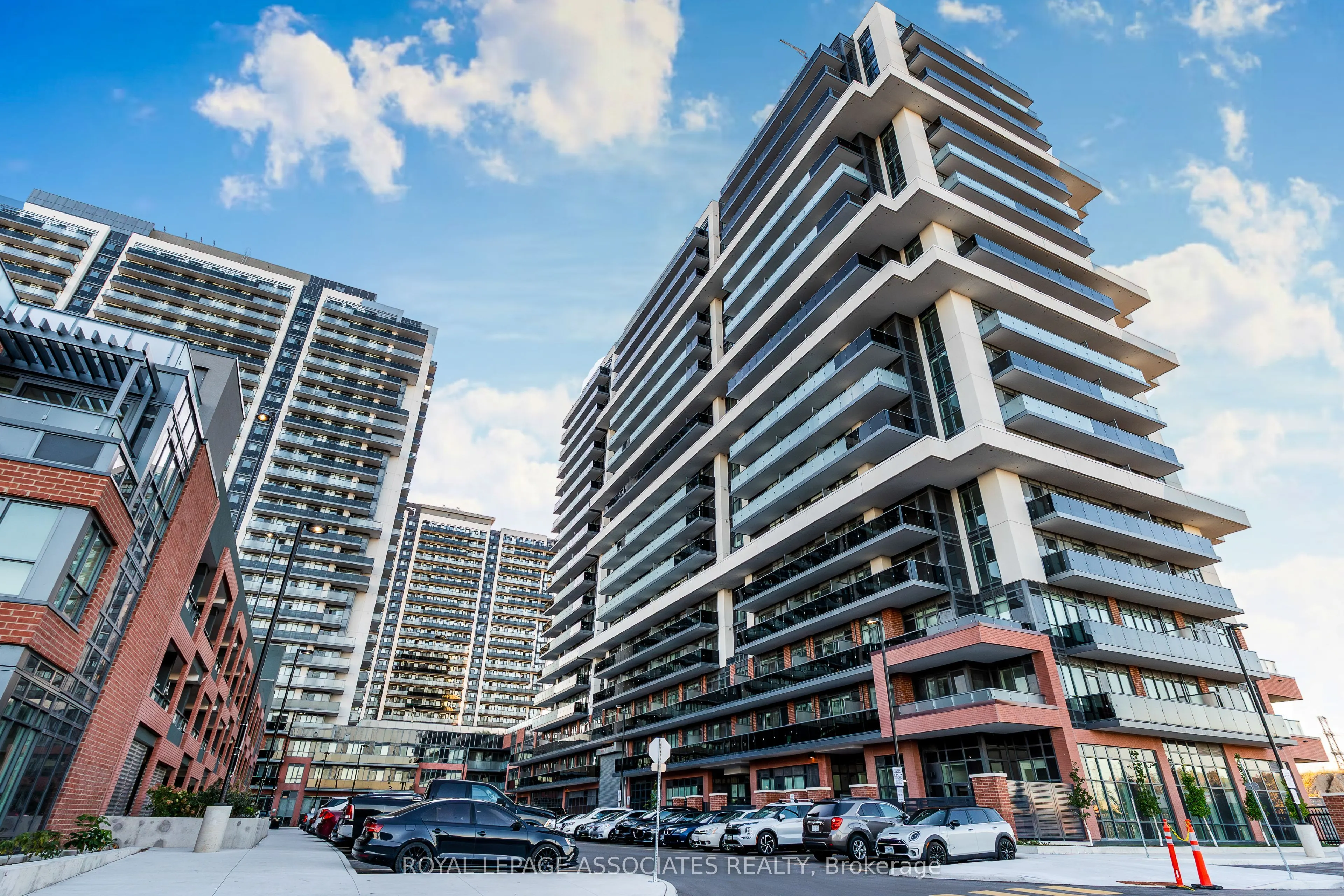 2545 Simcoe Street N, #1832