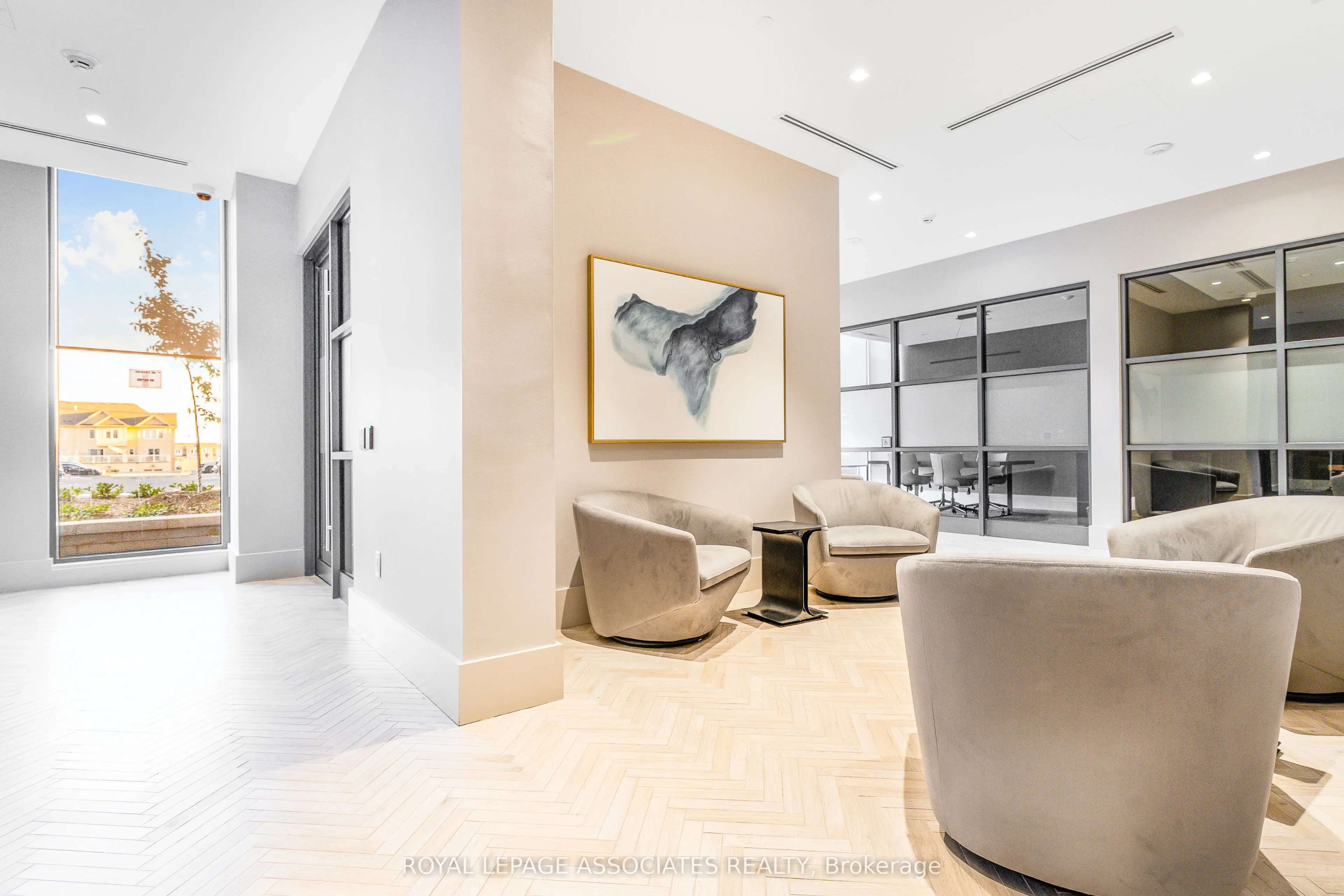 2545 Simcoe Street N, #1832