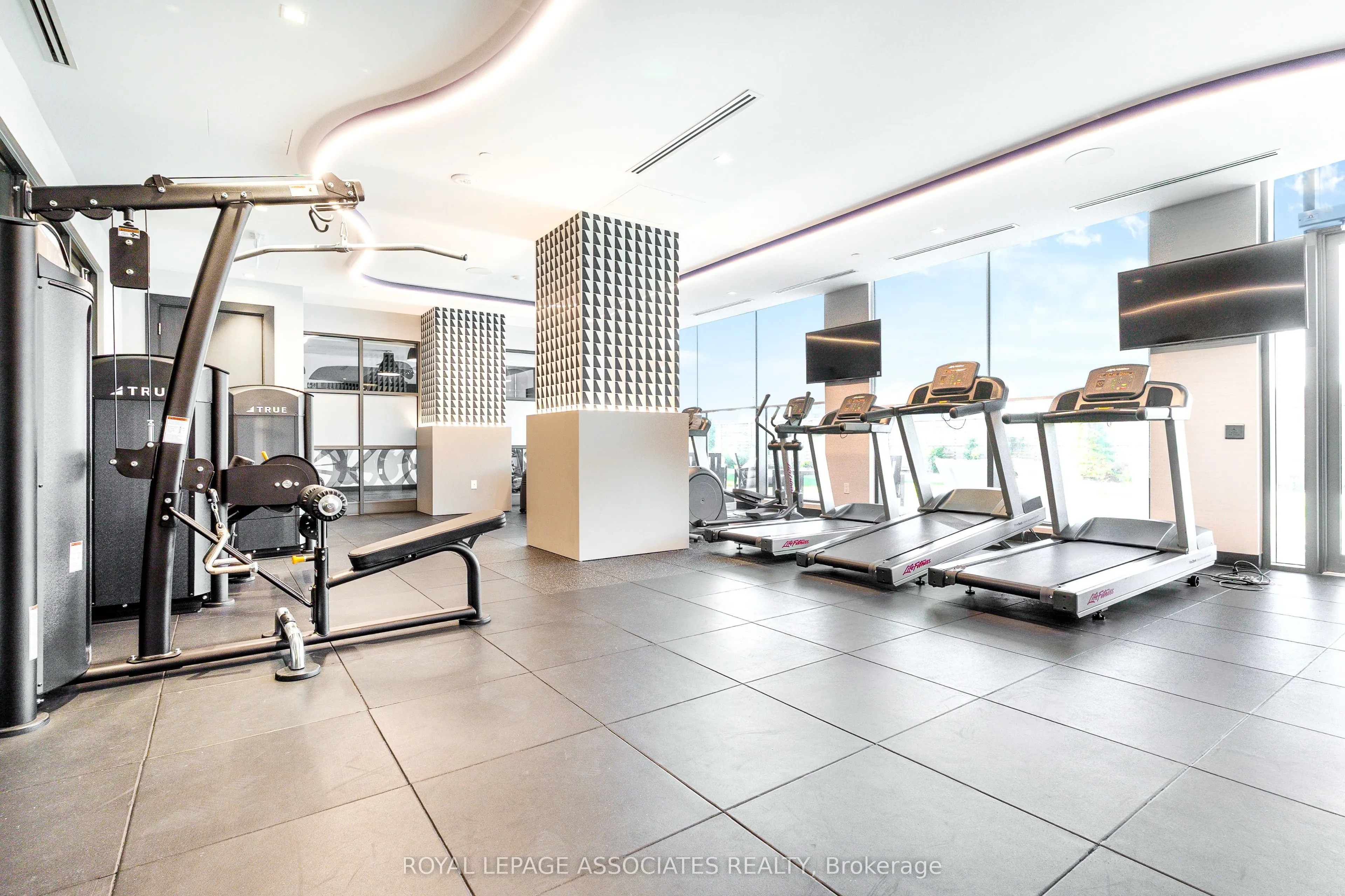 2545 Simcoe Street N, #1832