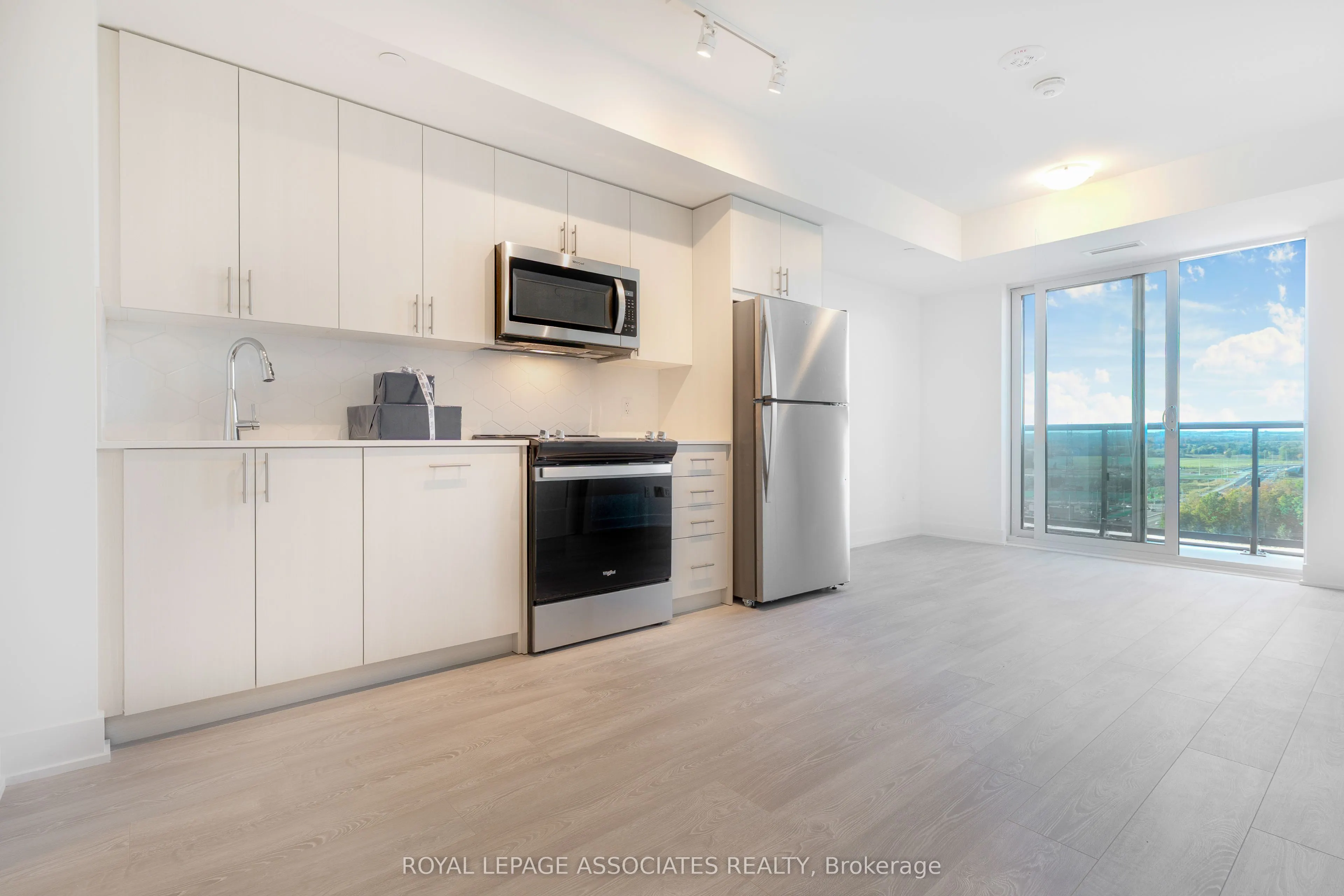 2545 Simcoe Street N, #1832