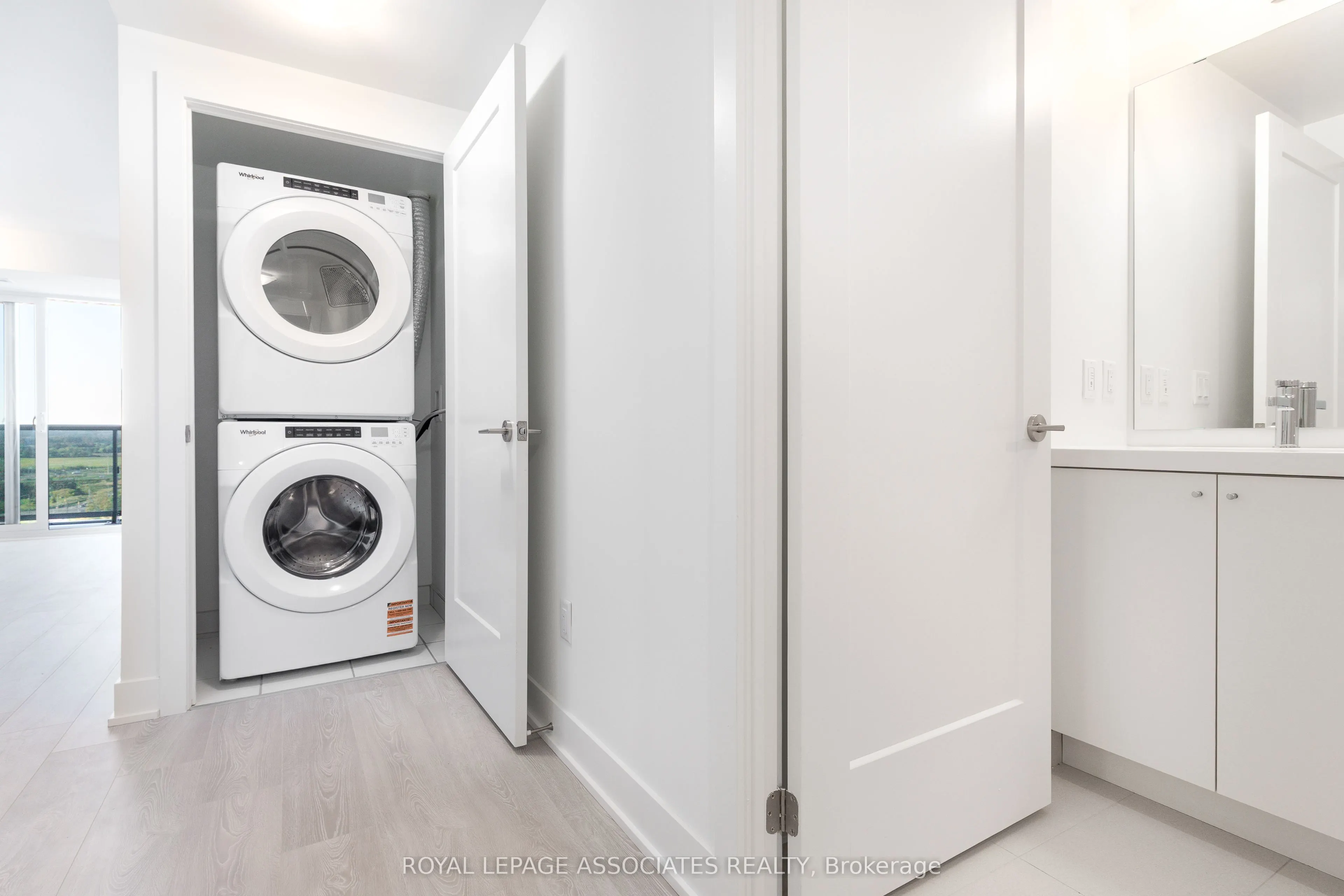 2545 Simcoe Street N, #1832