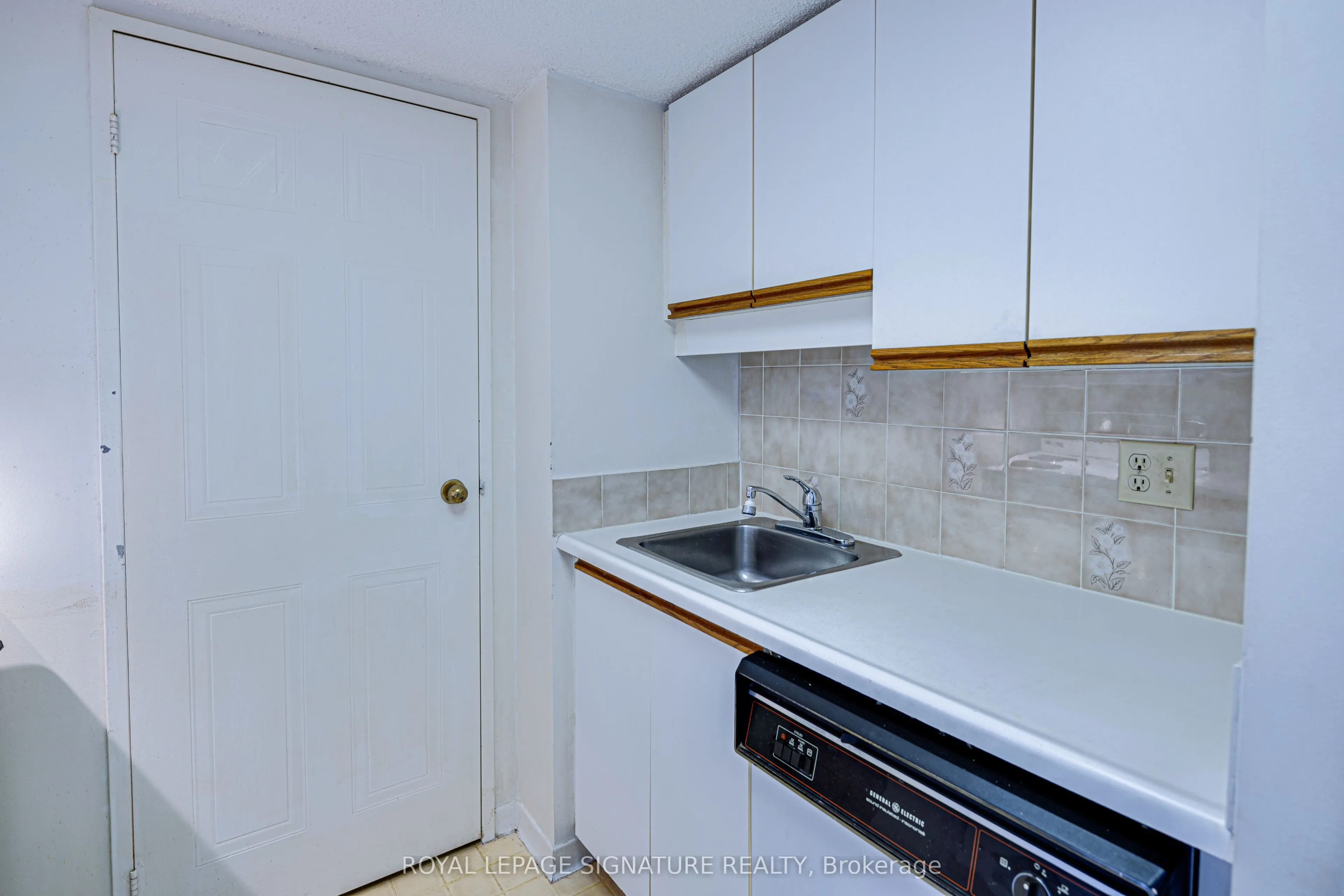 150 Alton Towers Circle, #405