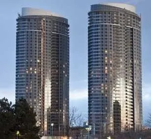 135 Village Green Square, #2121