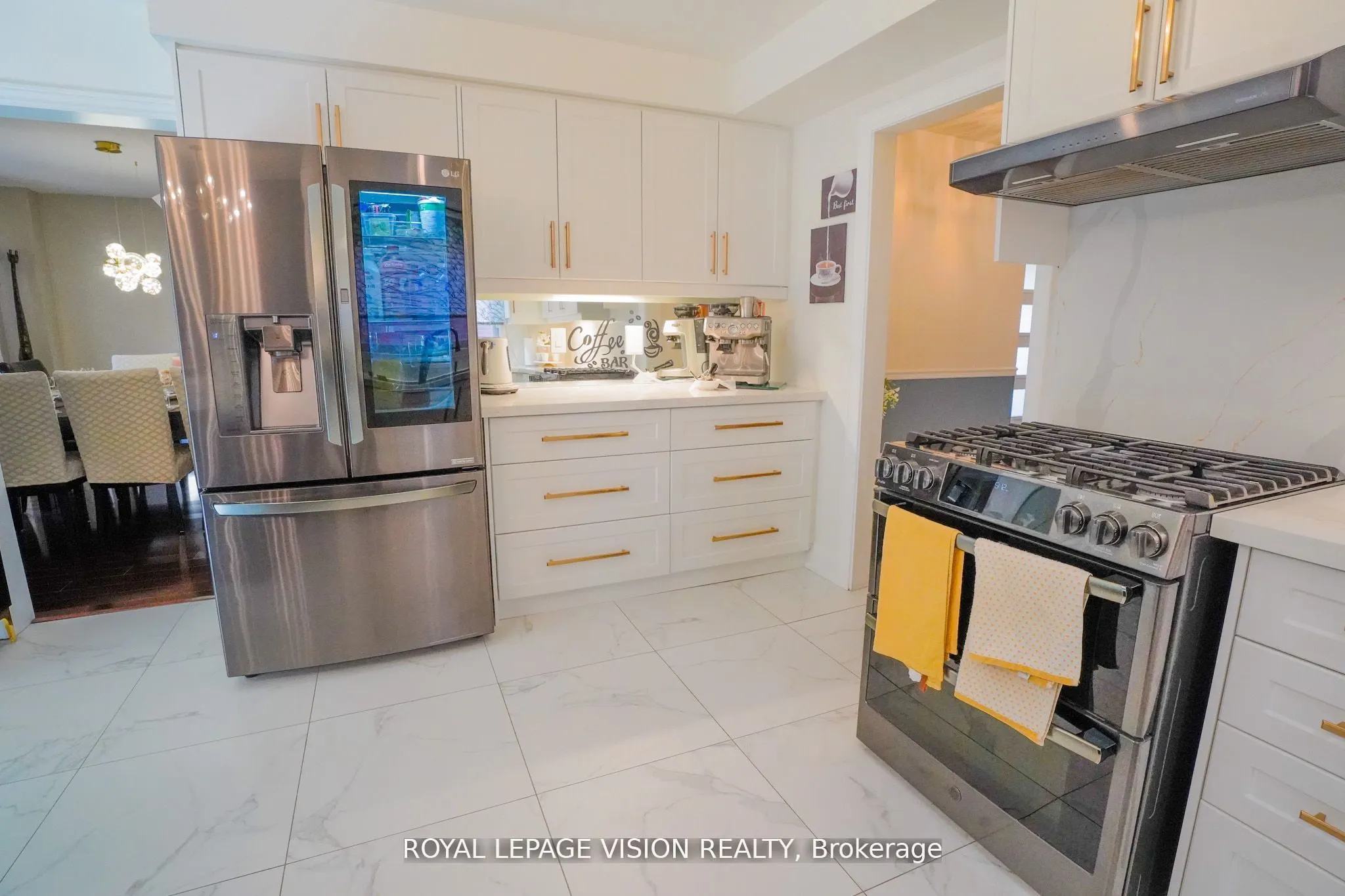 28 Valley Centre Drive S