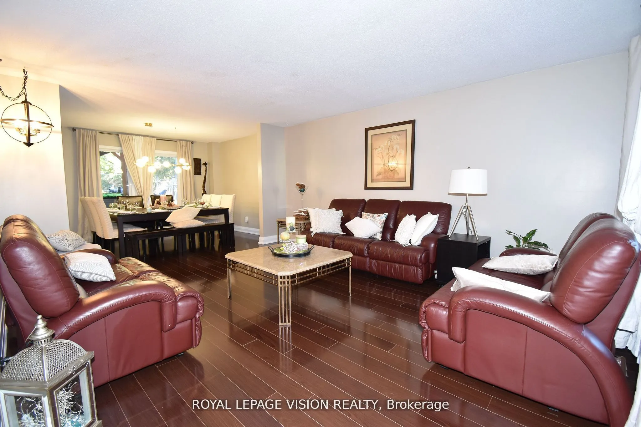 28 Valley Centre Drive S