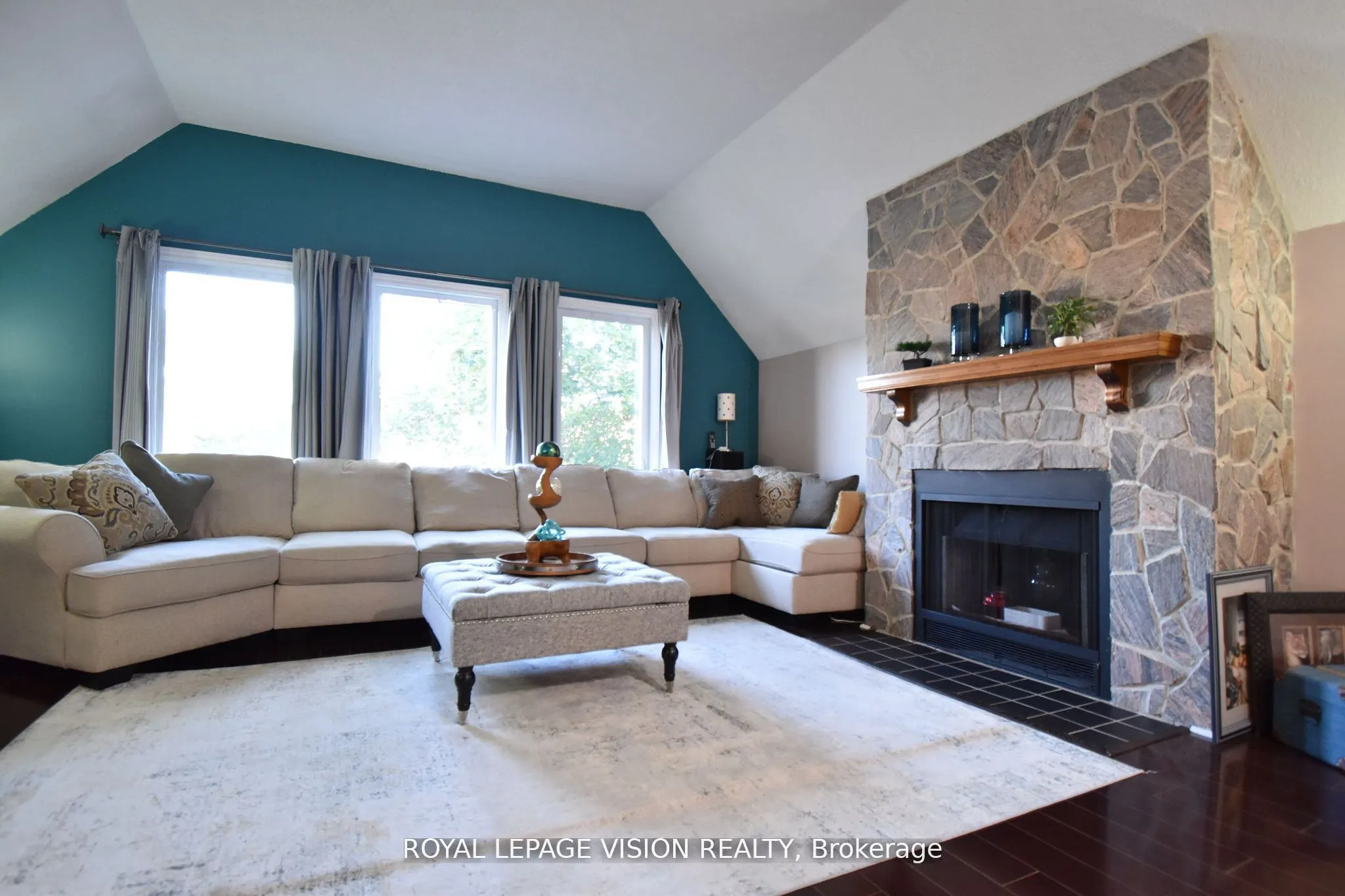 28 Valley Centre Drive S