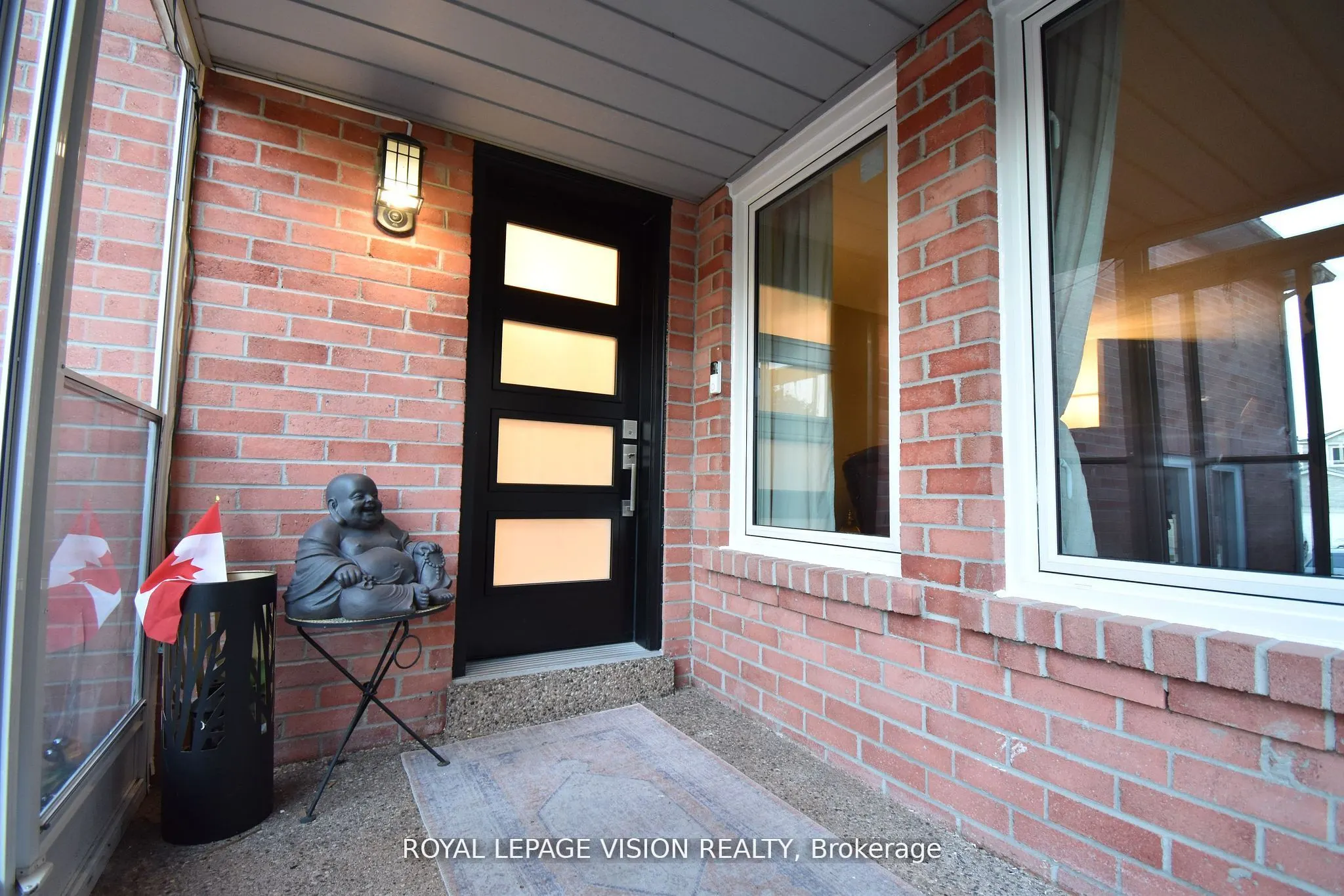 28 Valley Centre Drive S