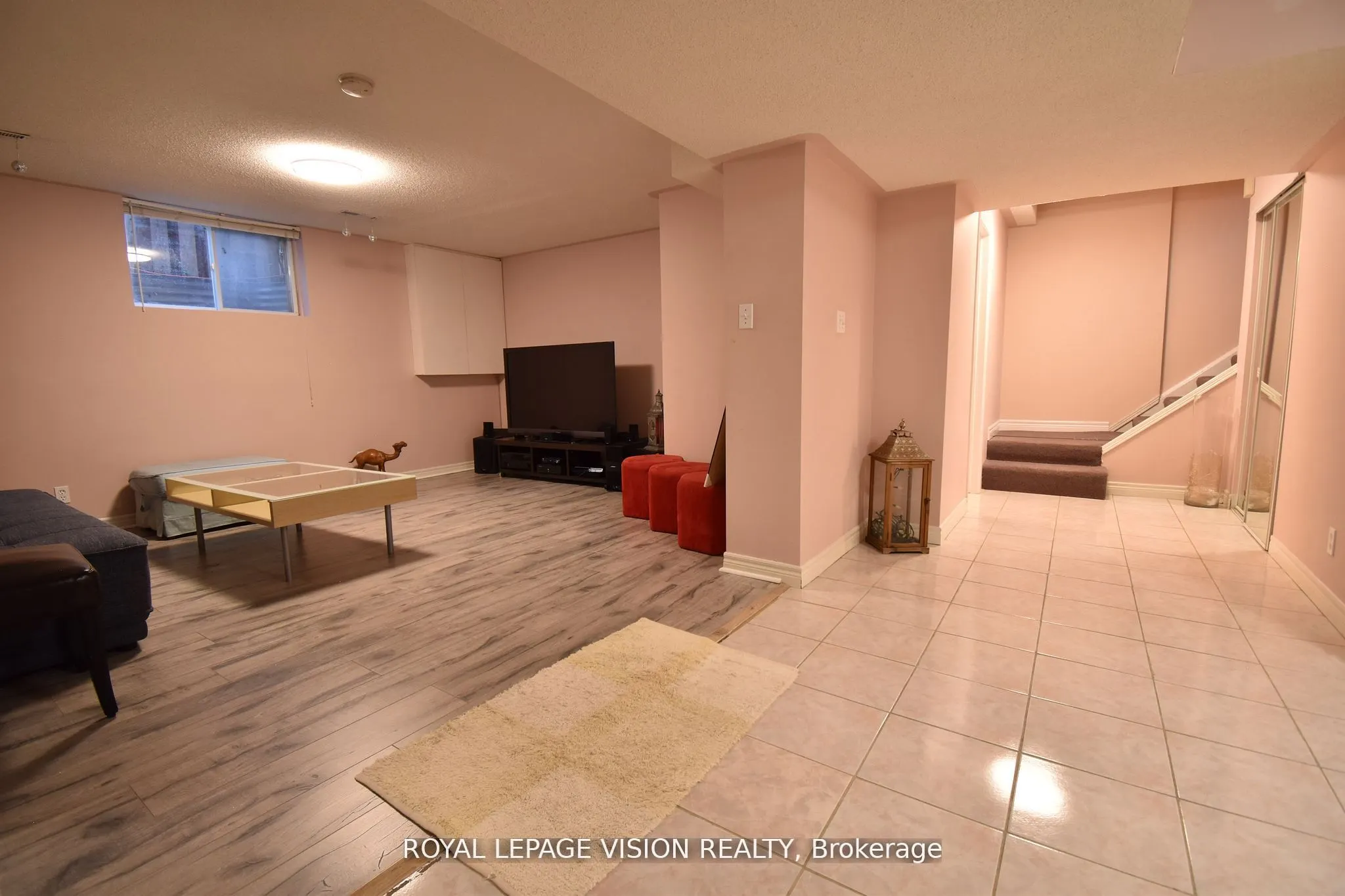 28 Valley Centre Drive S