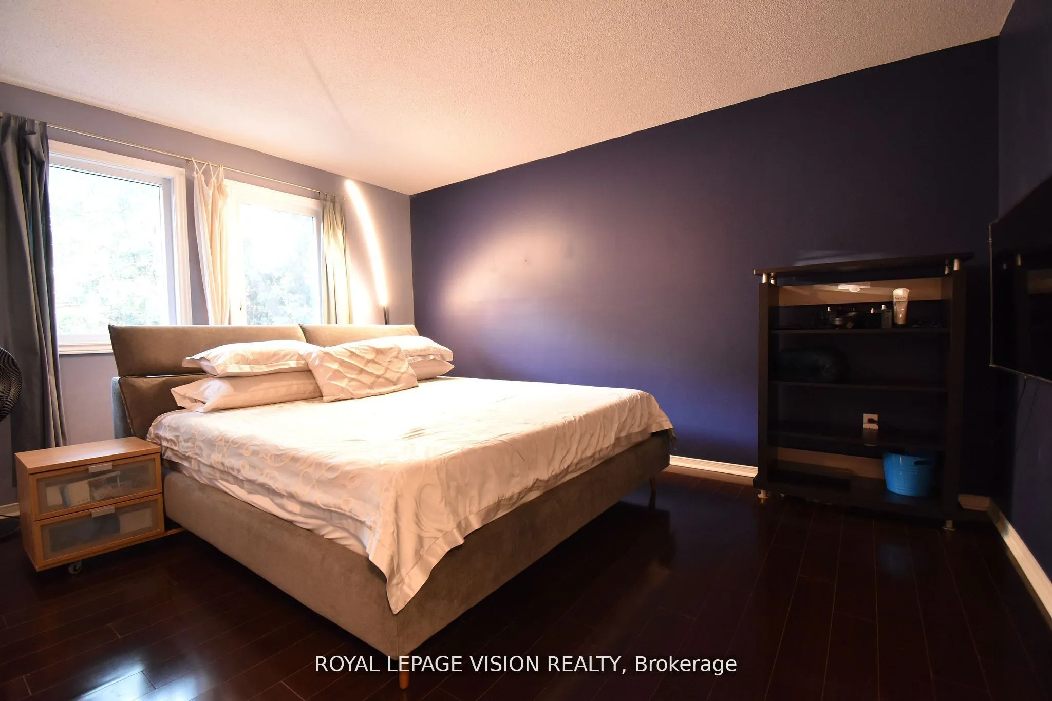 28 Valley Centre Drive S