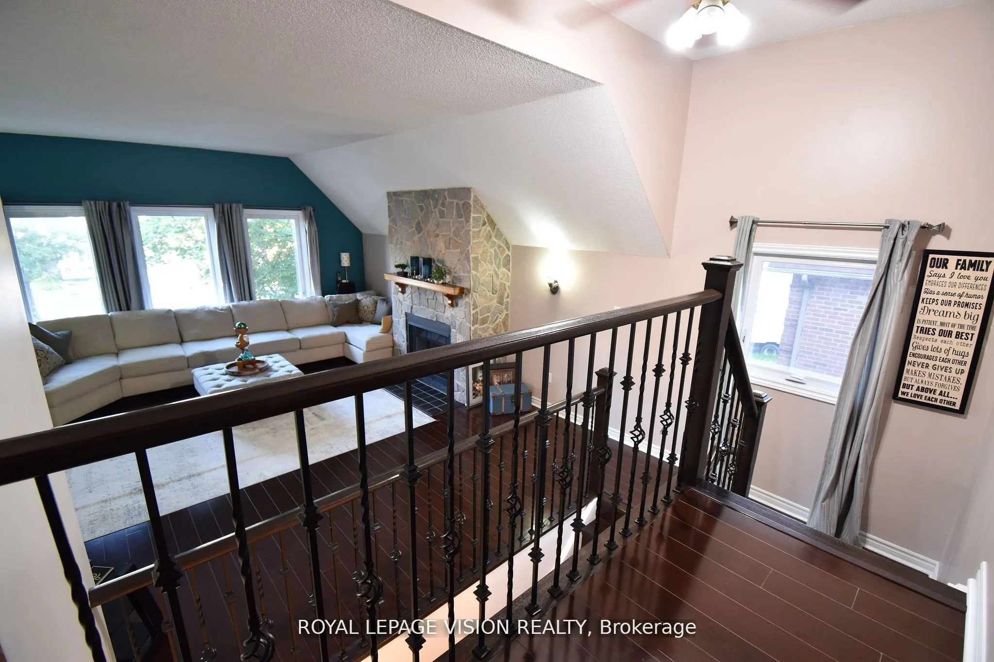 28 Valley Centre Drive S