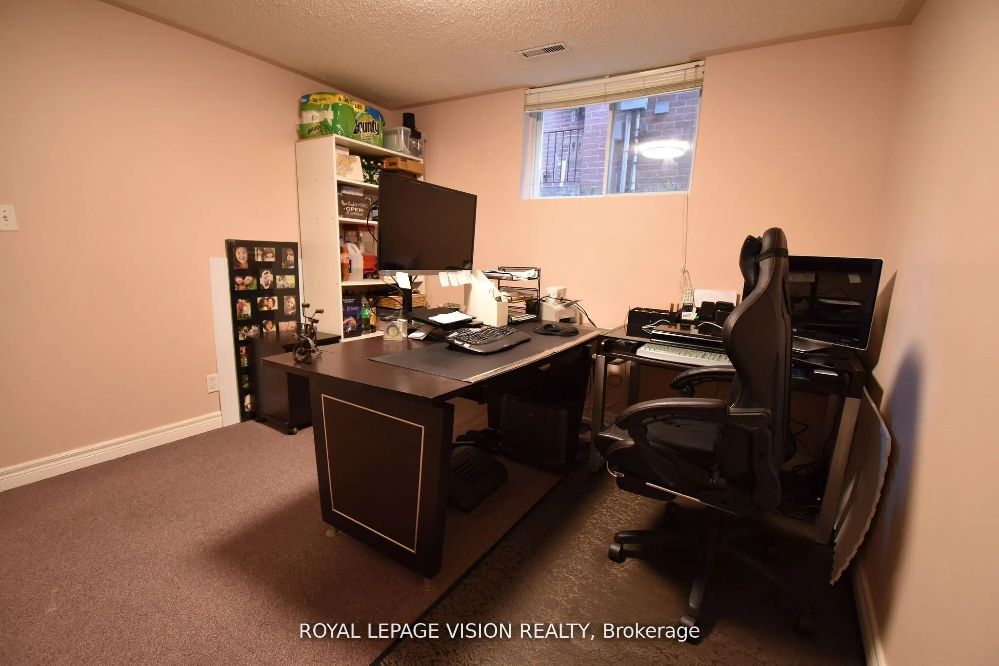 28 Valley Centre Drive S