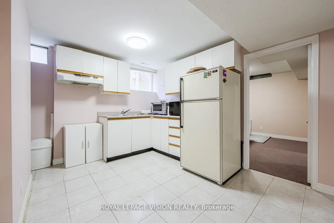 28 Valley Centre Drive S