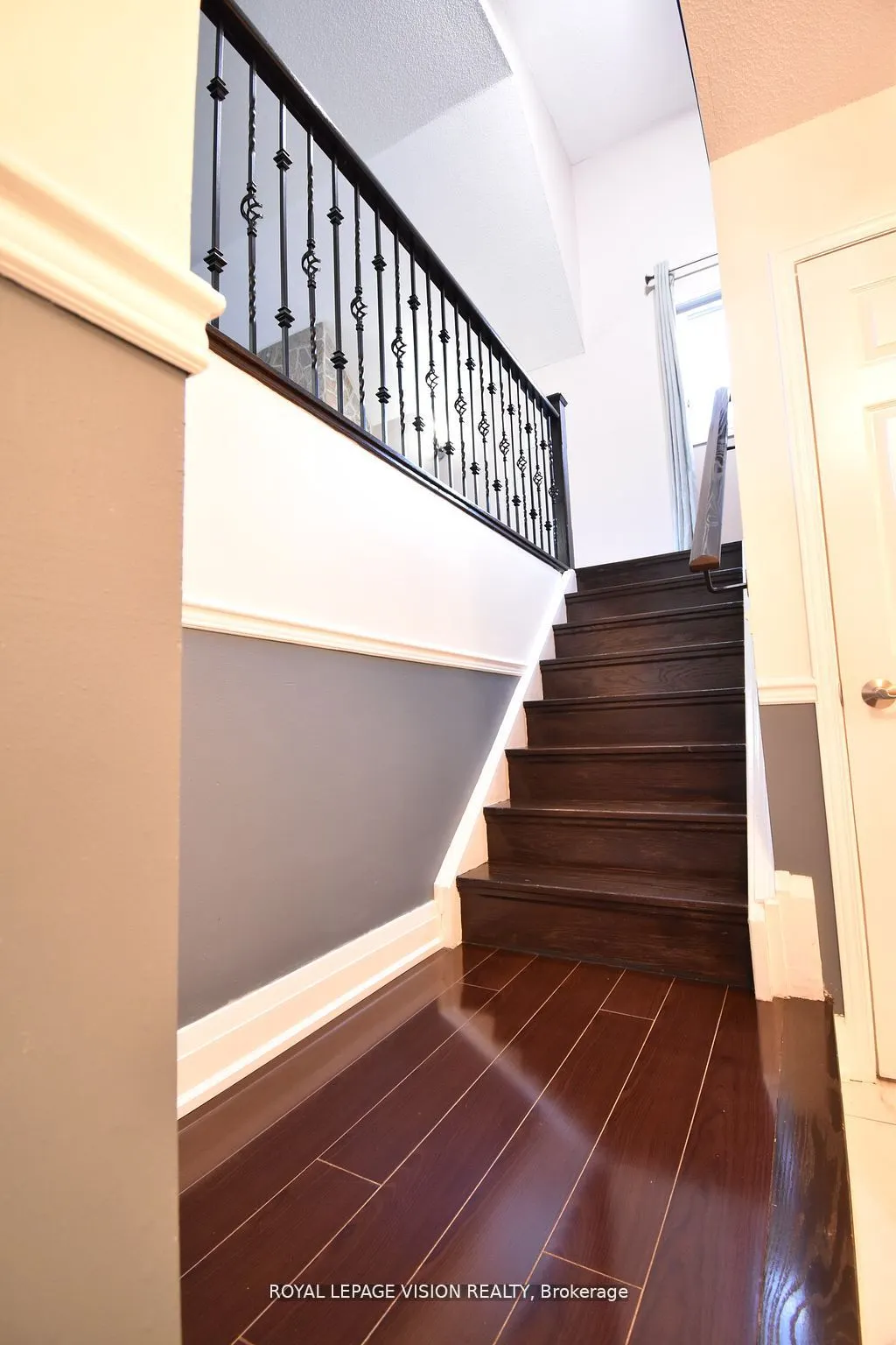 28 Valley Centre Drive S