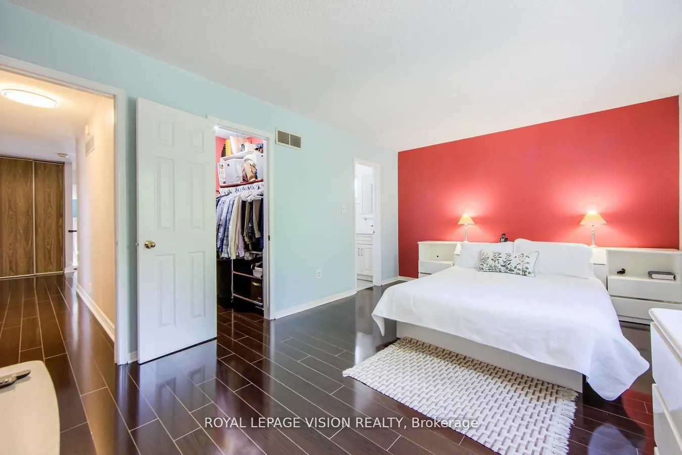 28 Valley Centre Drive S